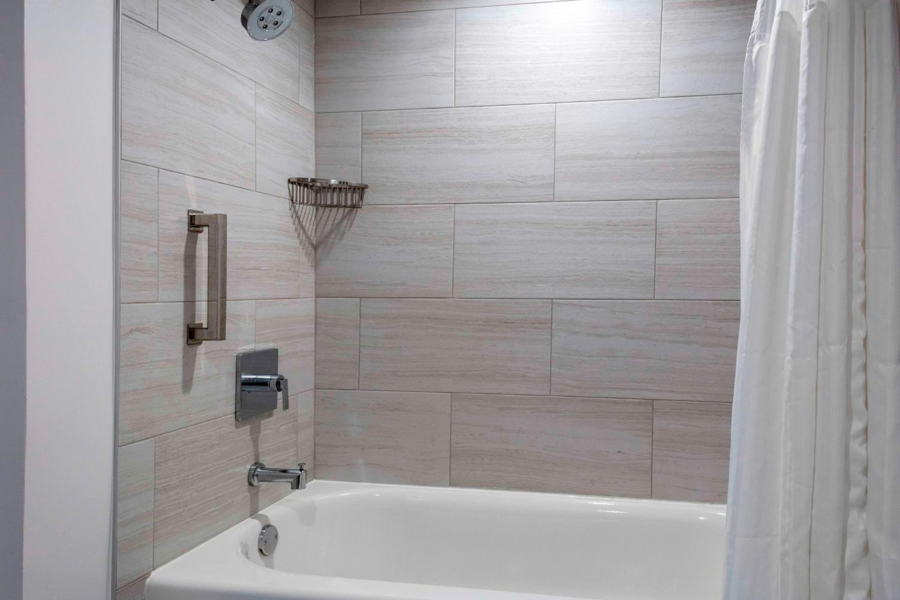 1 King Partial Oceanview With Balcony - Photo 2