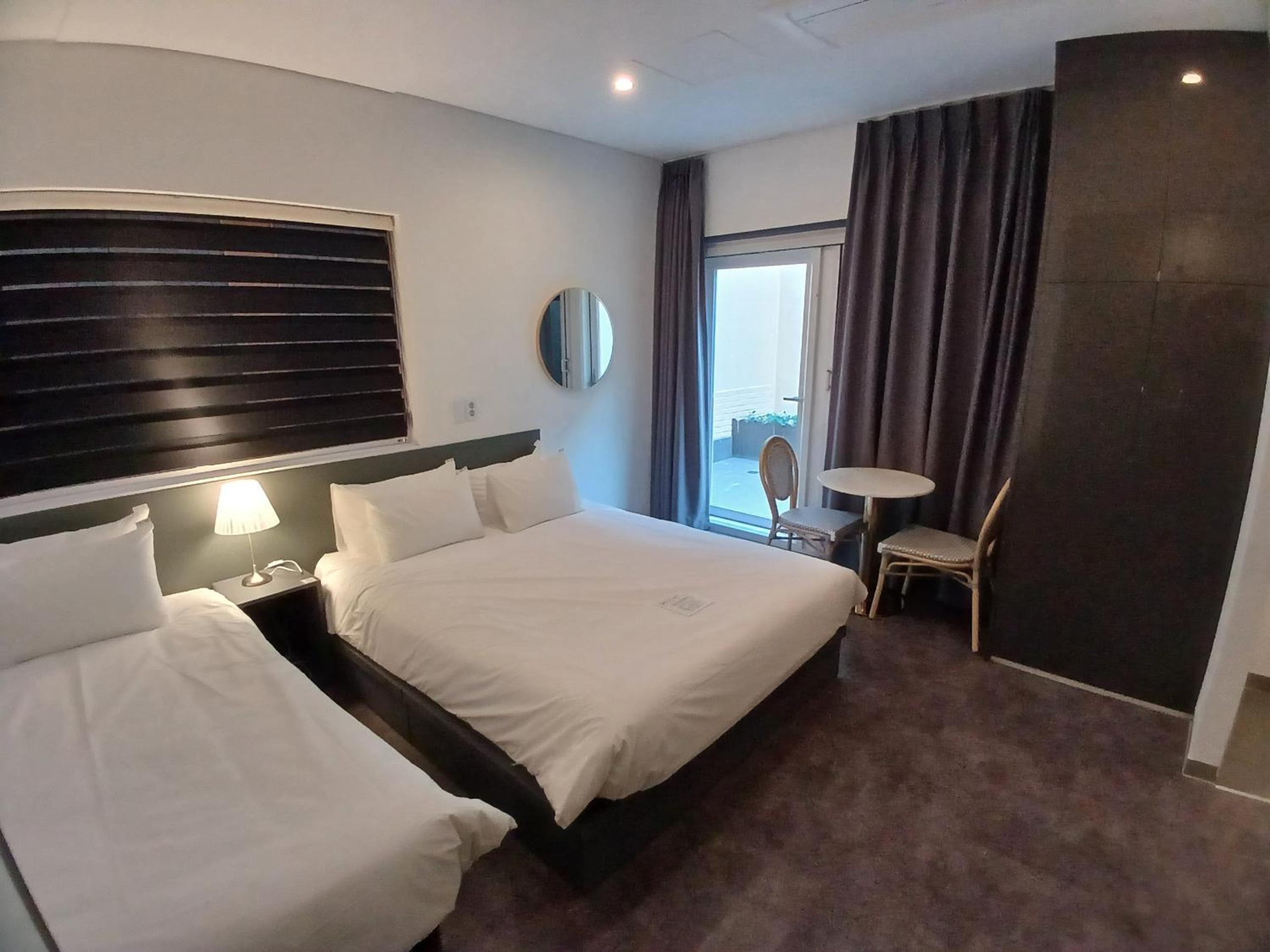 Deluxe Suite with Spa Bath