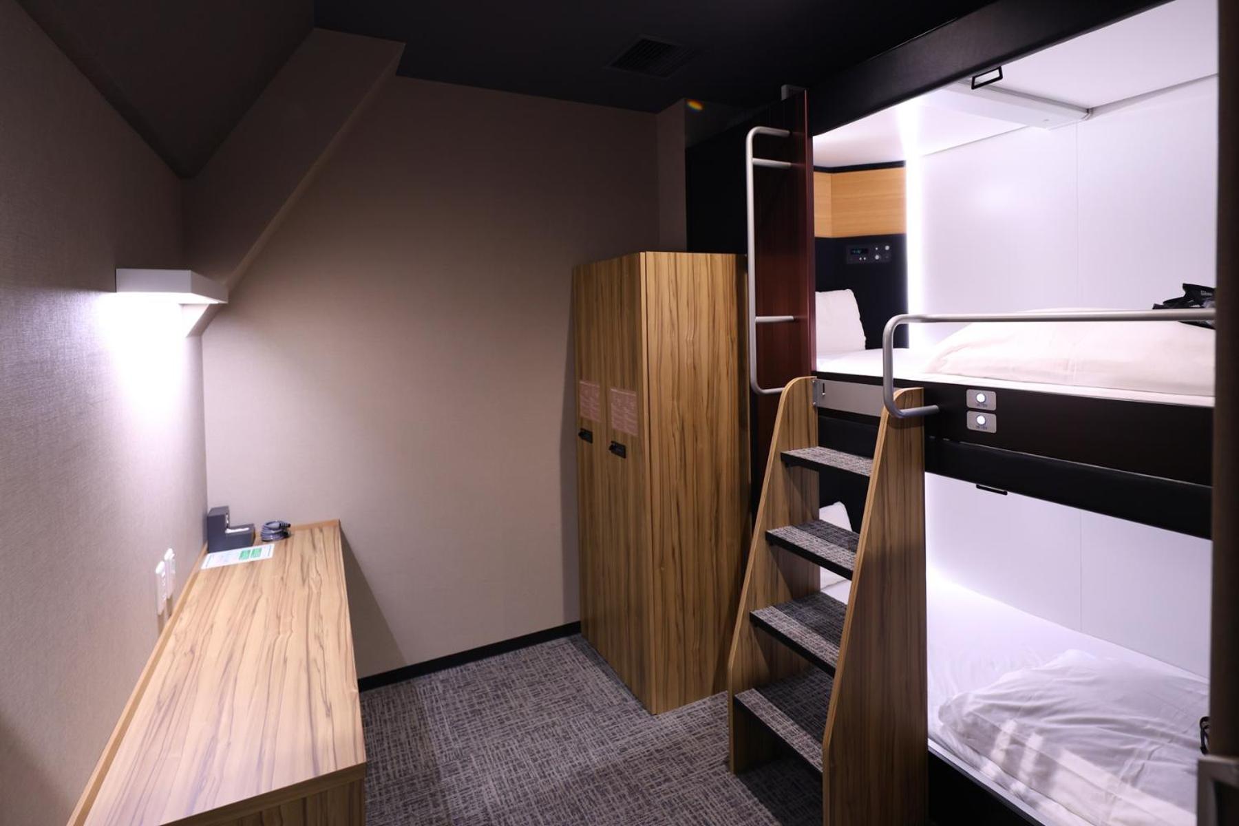 Standard Twin Room with Shared Bathroom for Male