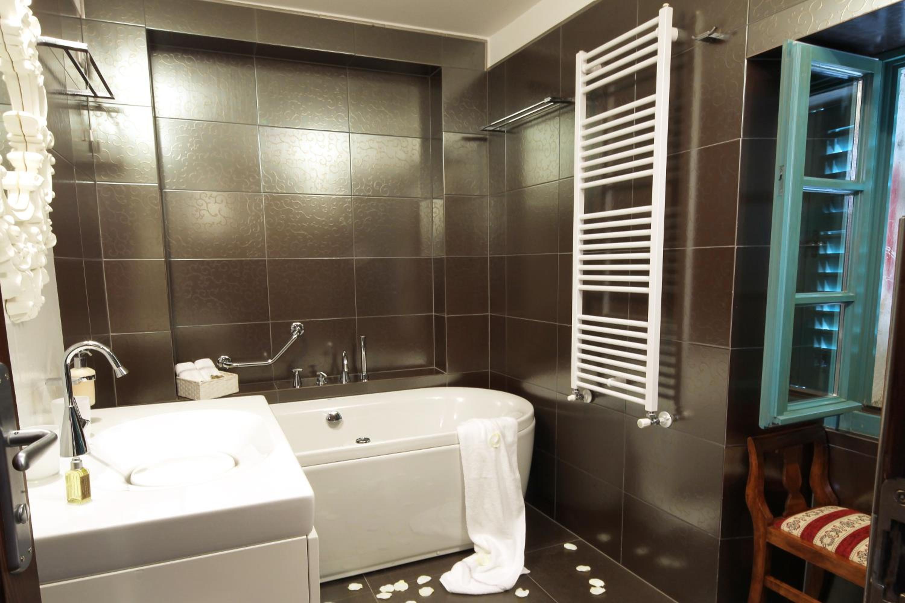 Junior Suite with Garden View - Photo 4