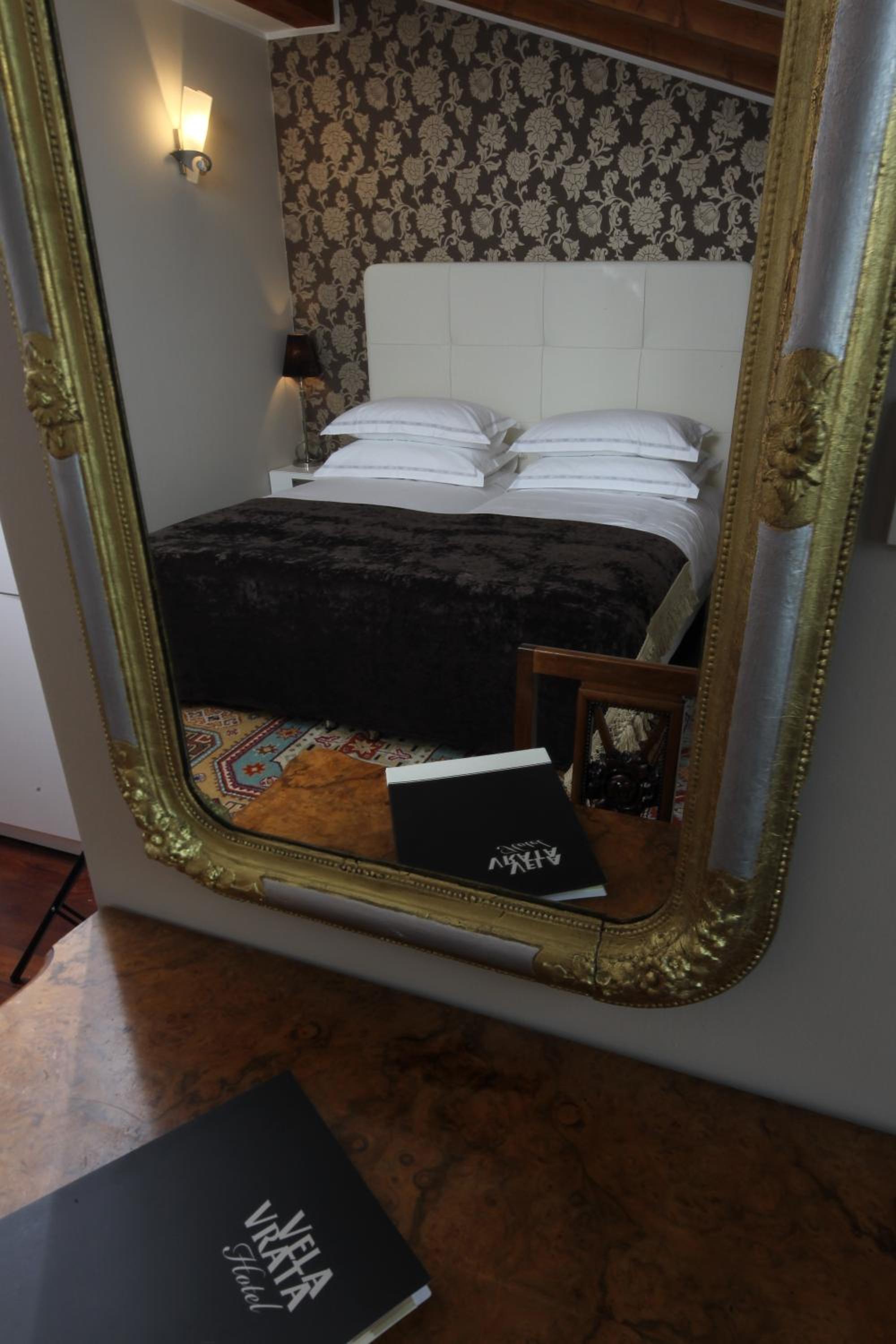 Double or Twin Room - Photo 4
