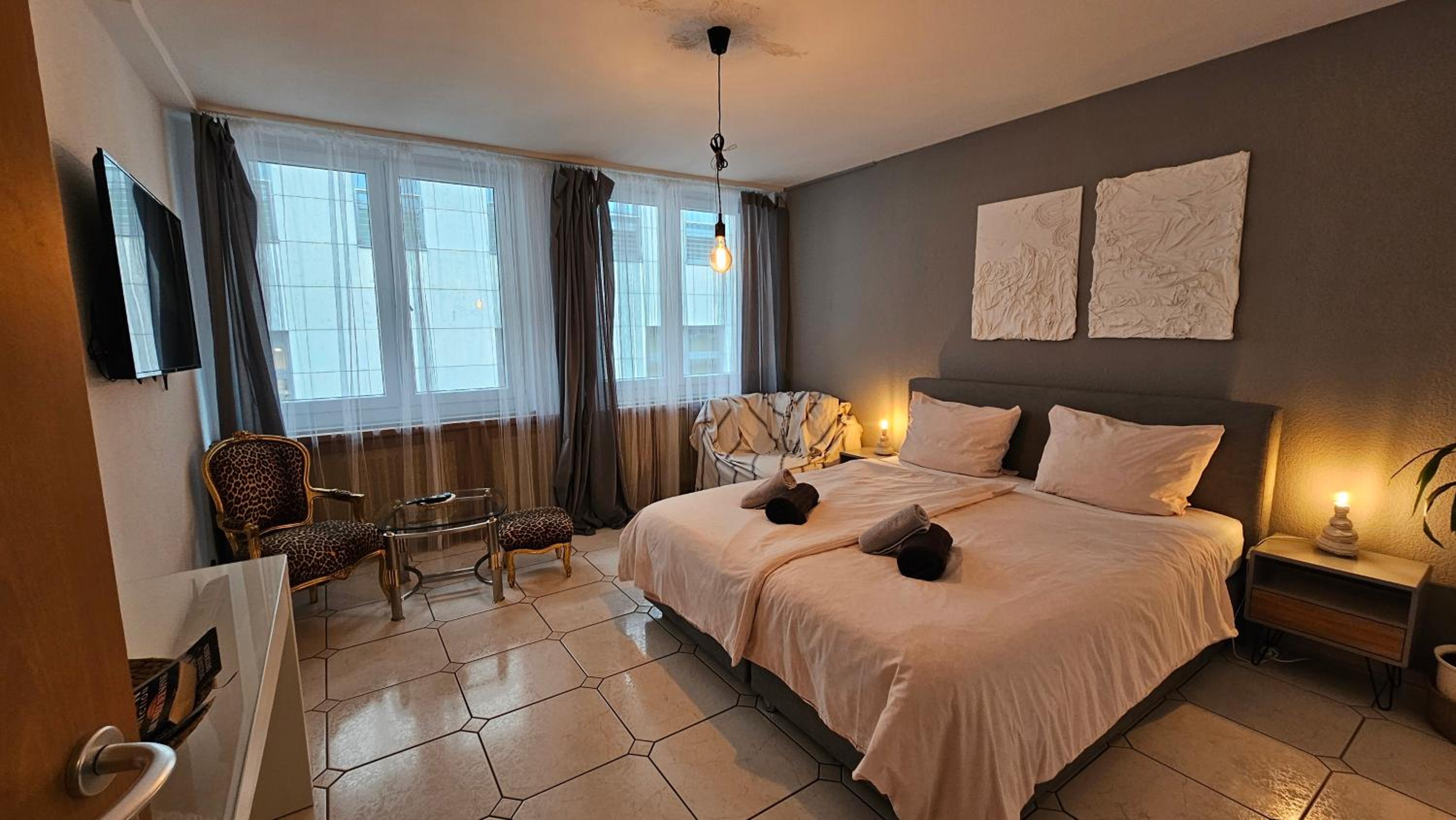 One-Bedroom Apartment photo 1