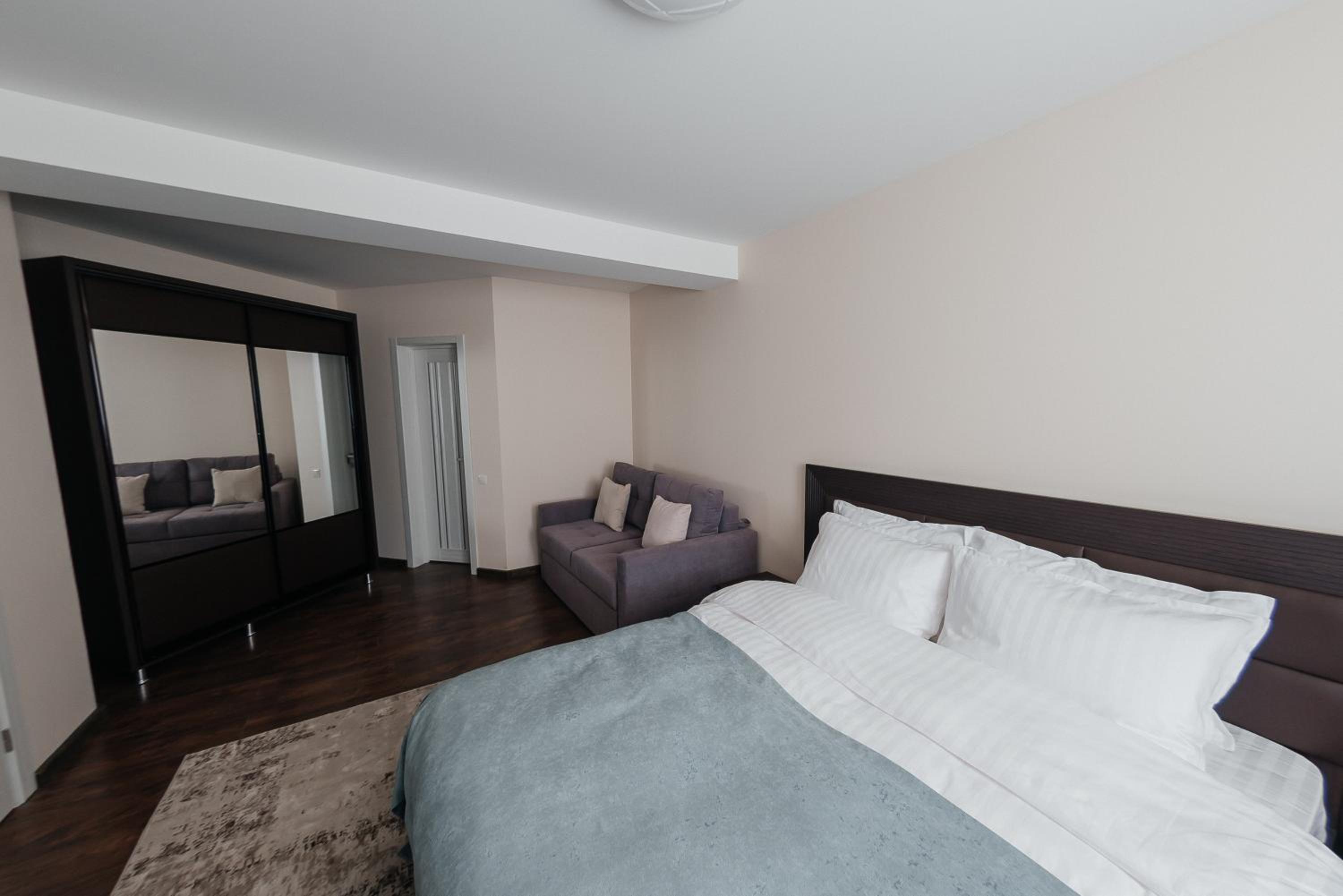 Large Double Room photo 1