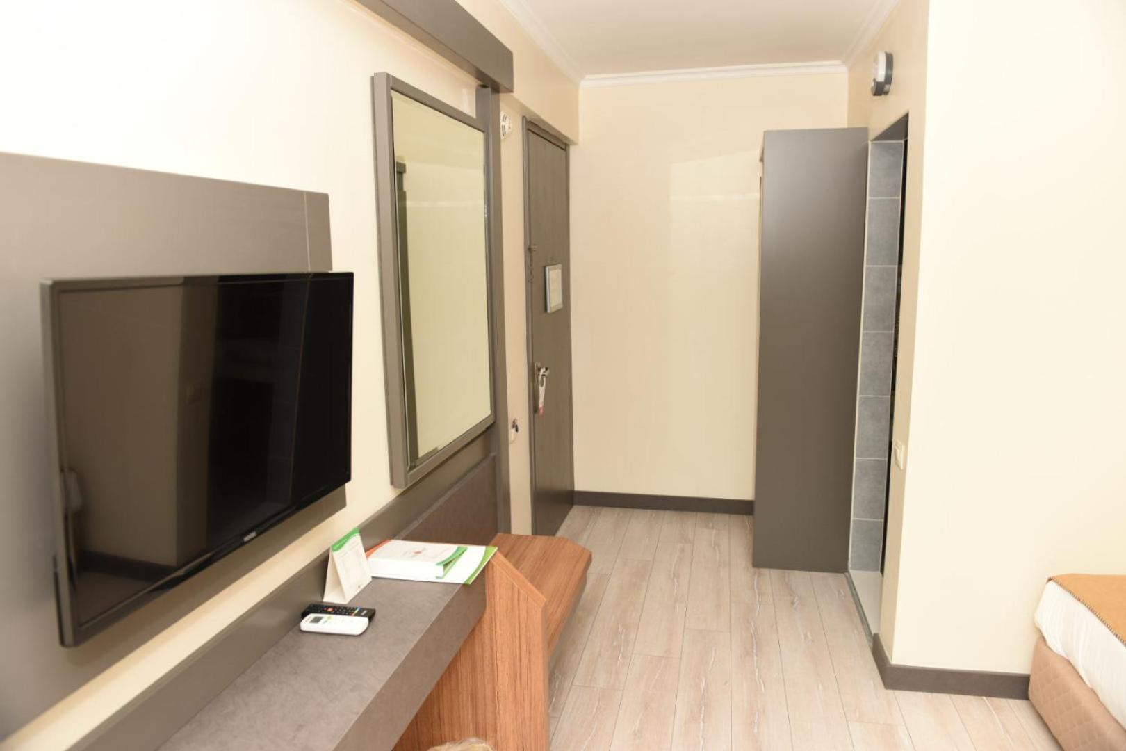 Double Room - Photo 4