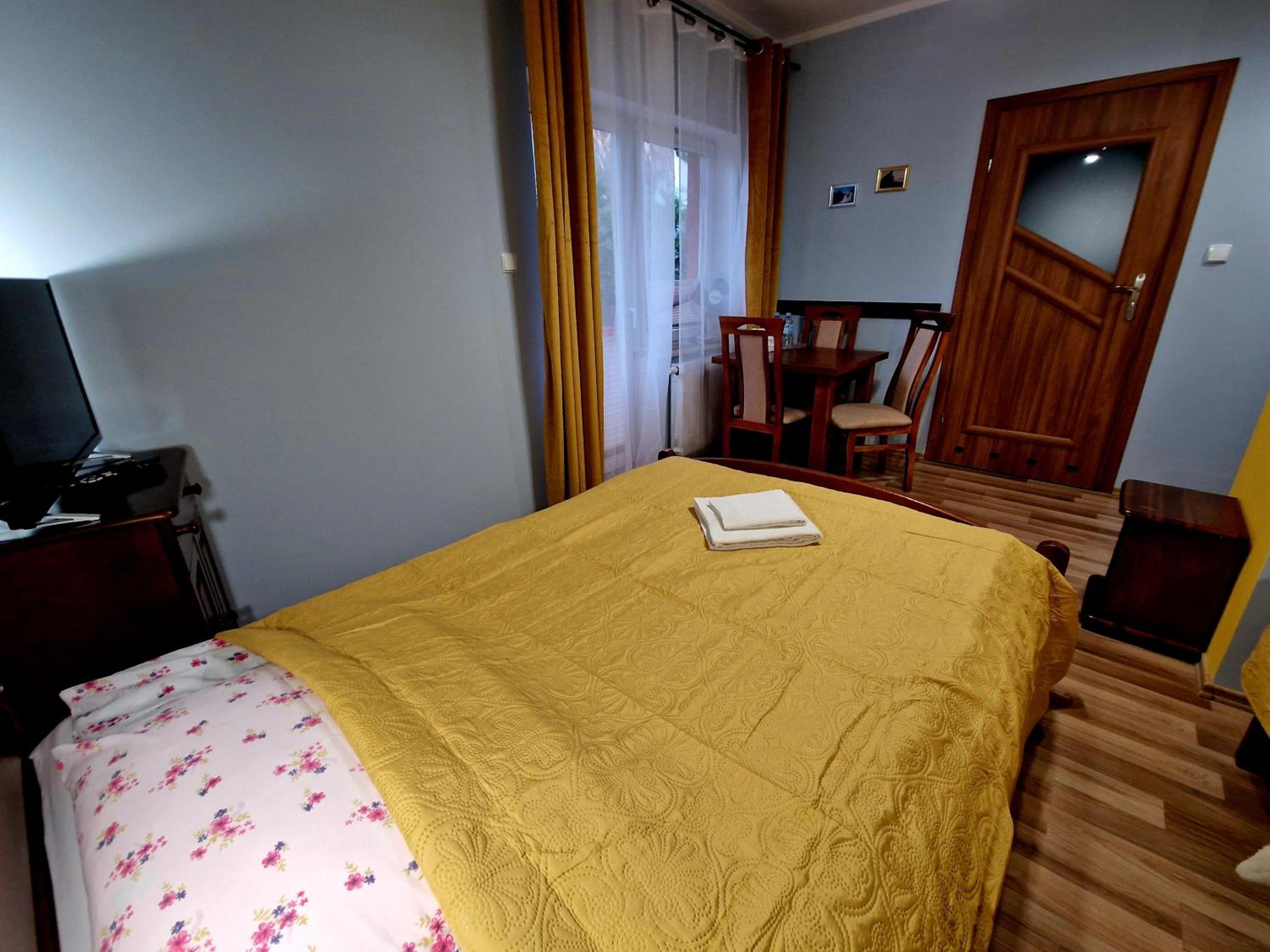 Double or Twin Room - Photo 12