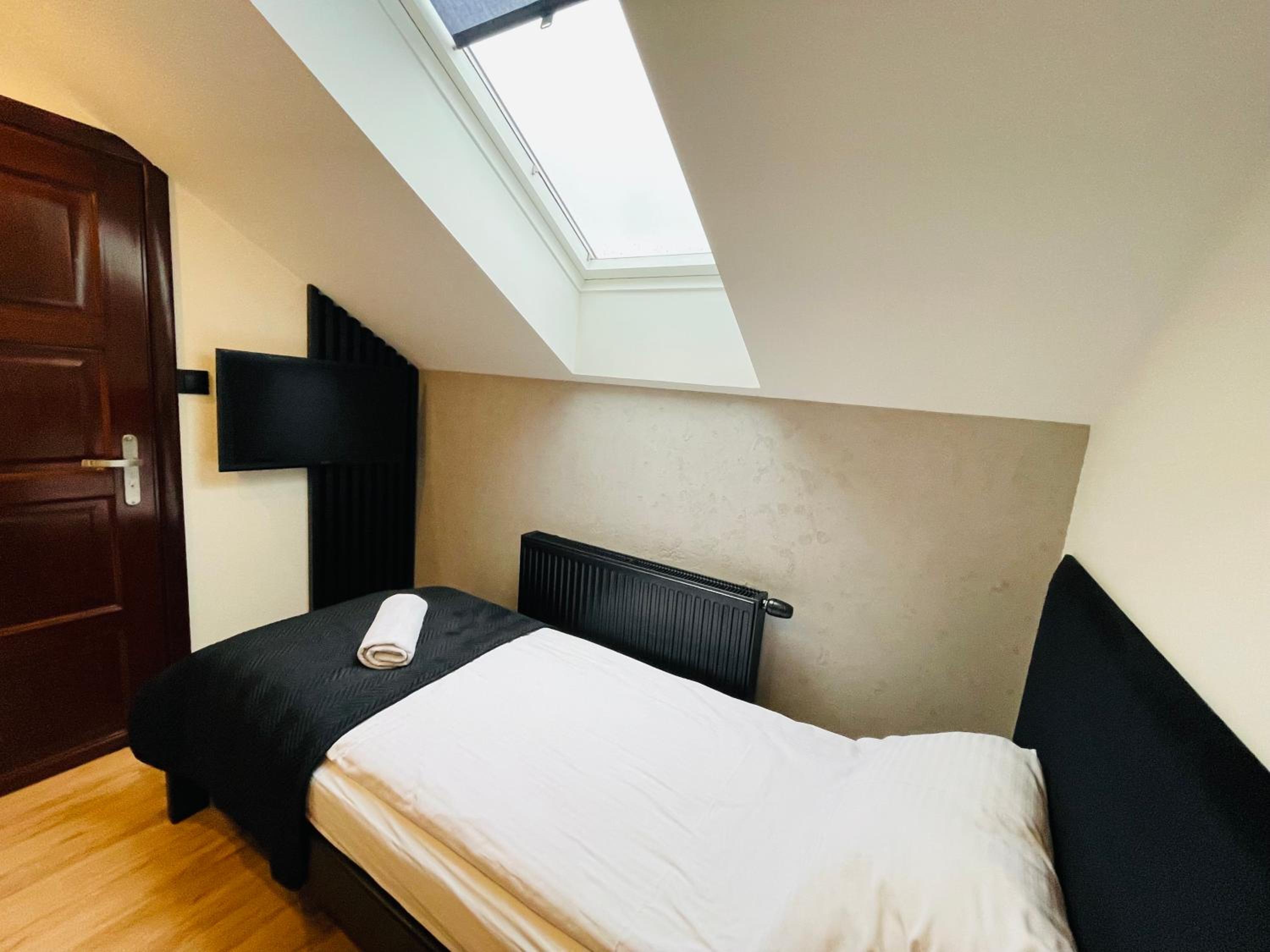 Small Single Room photo 2