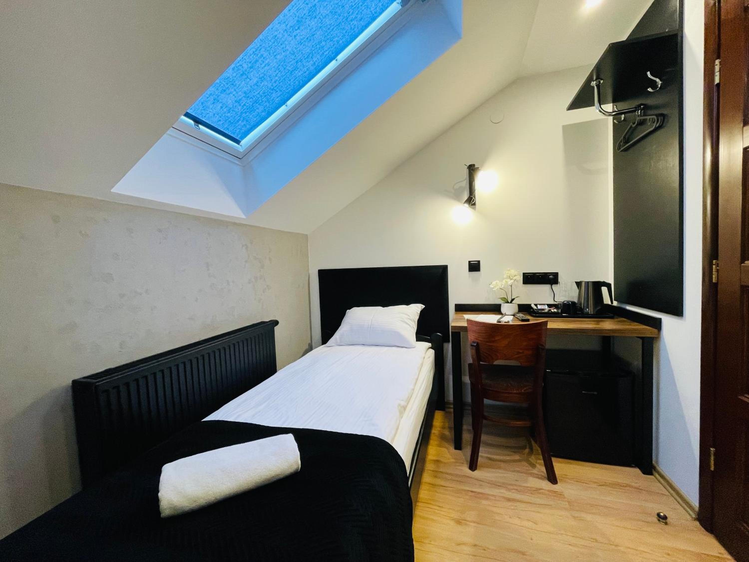 Small Single Room photo 1