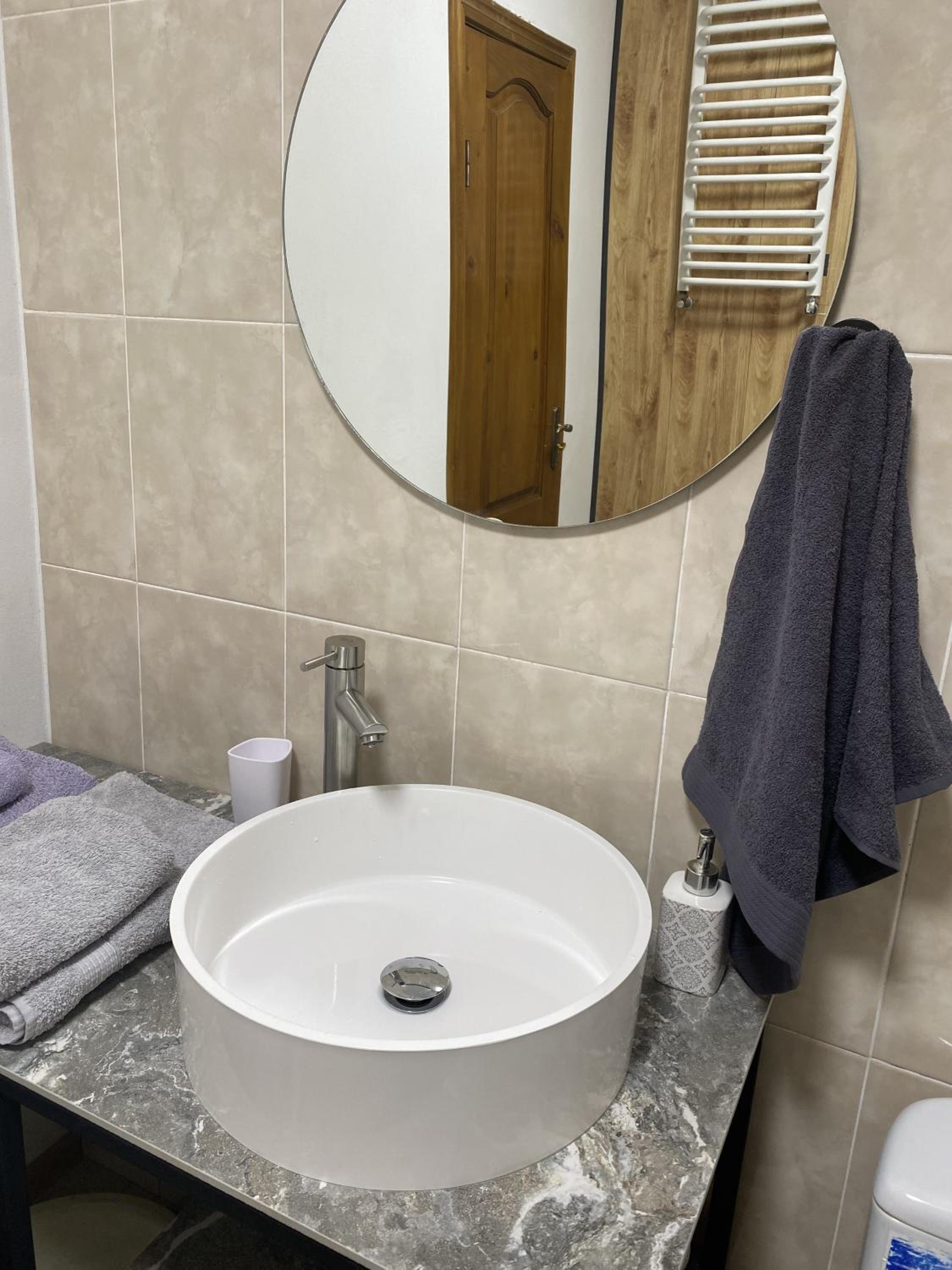 Apartment With Shower photo 2