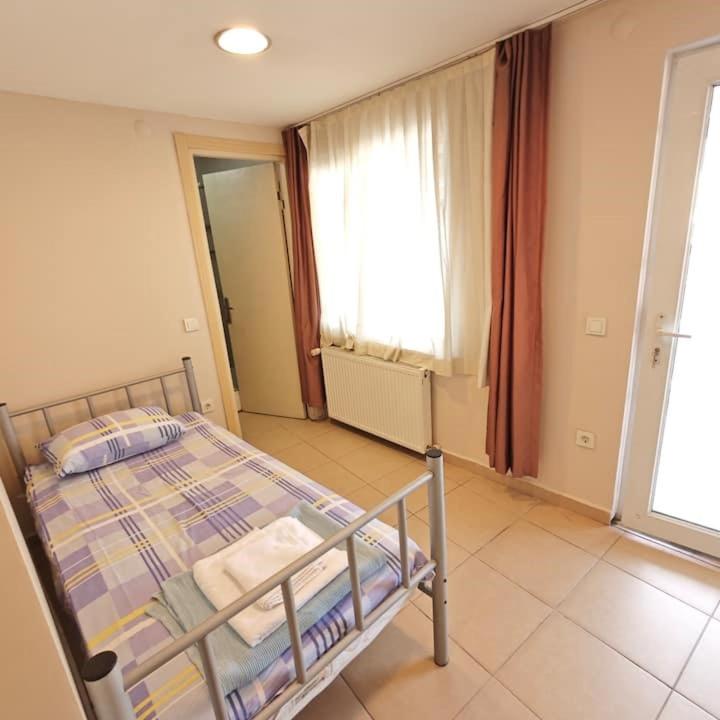Single Room with Bathroom photo 1
