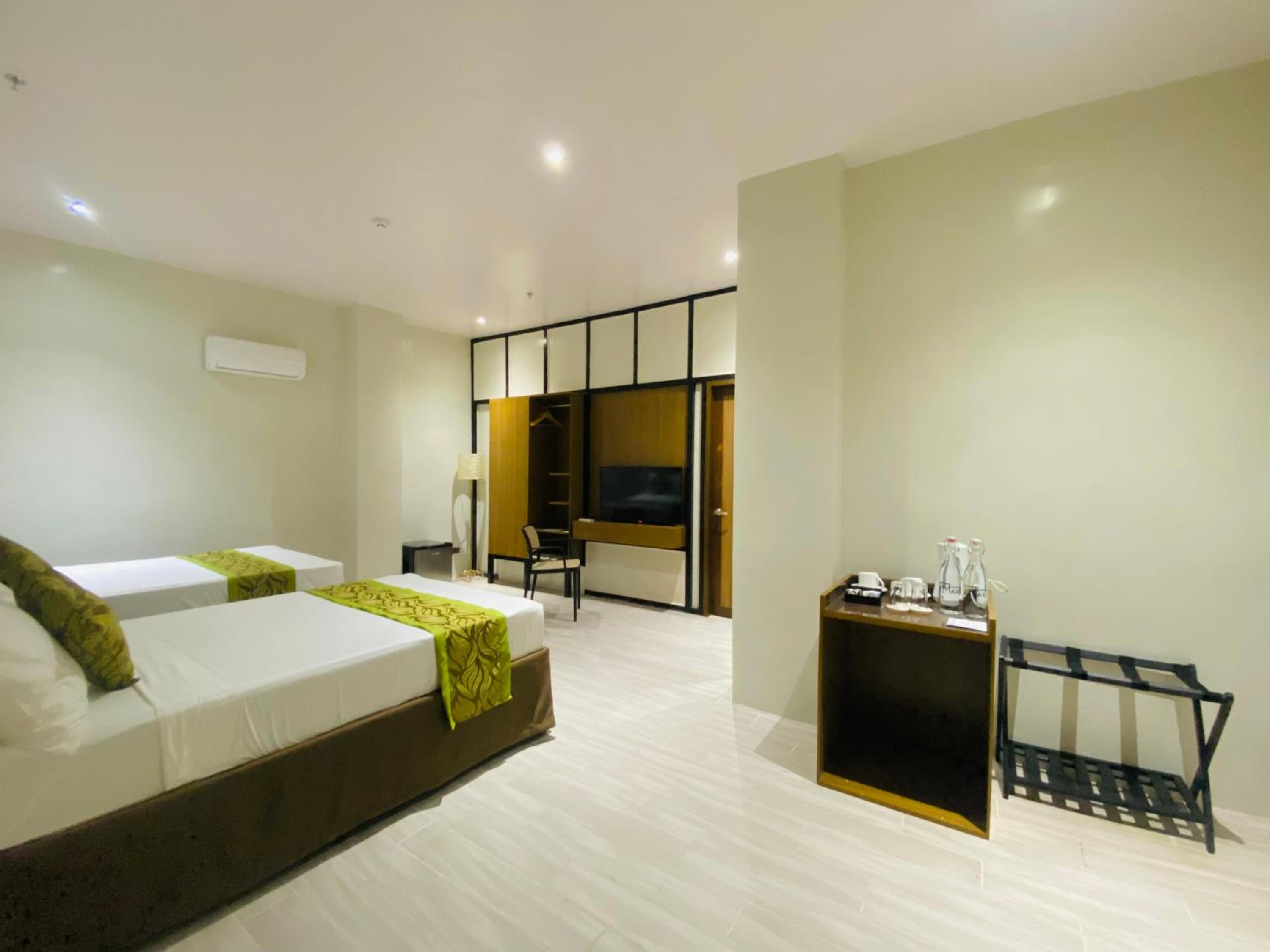Family Room - Photo 5