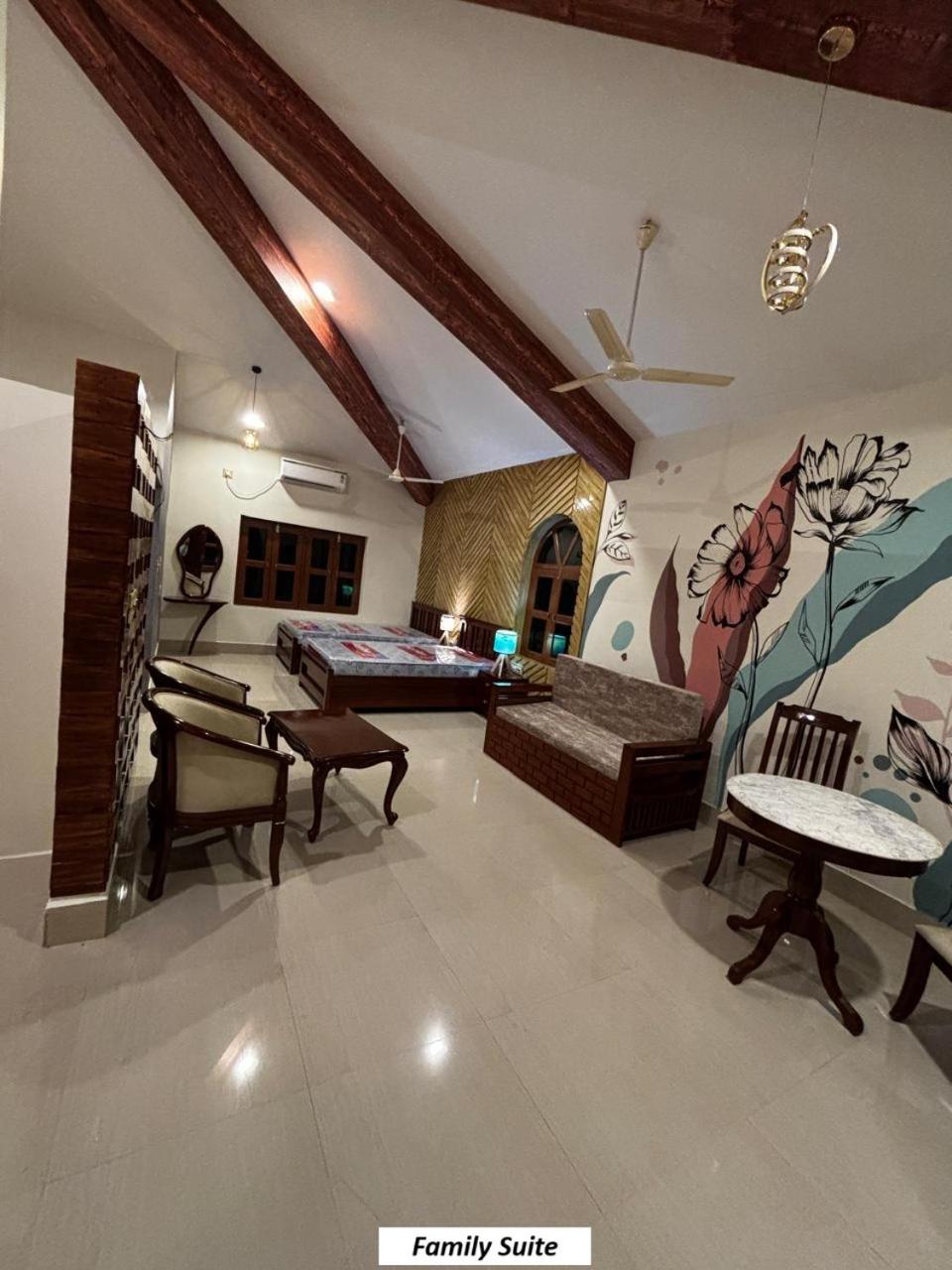 Family Room - Photo 2