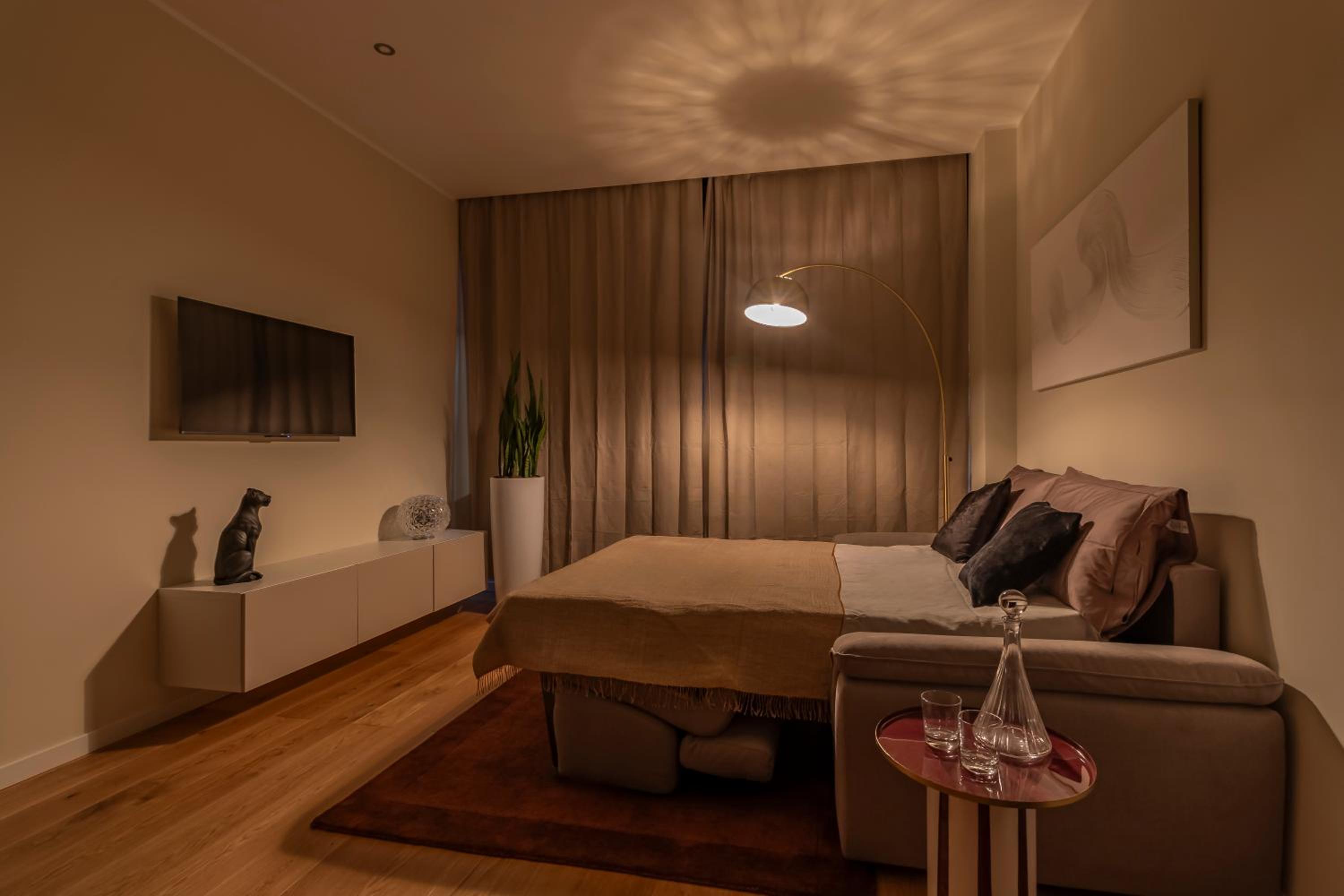 One-Bedroom Apartment photo 2