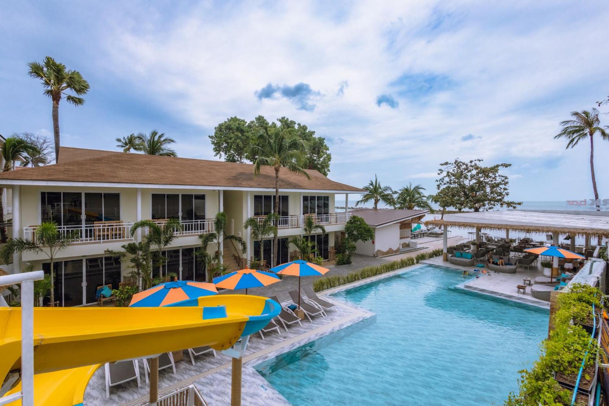 Premier room AB5 with pool view  photo 2