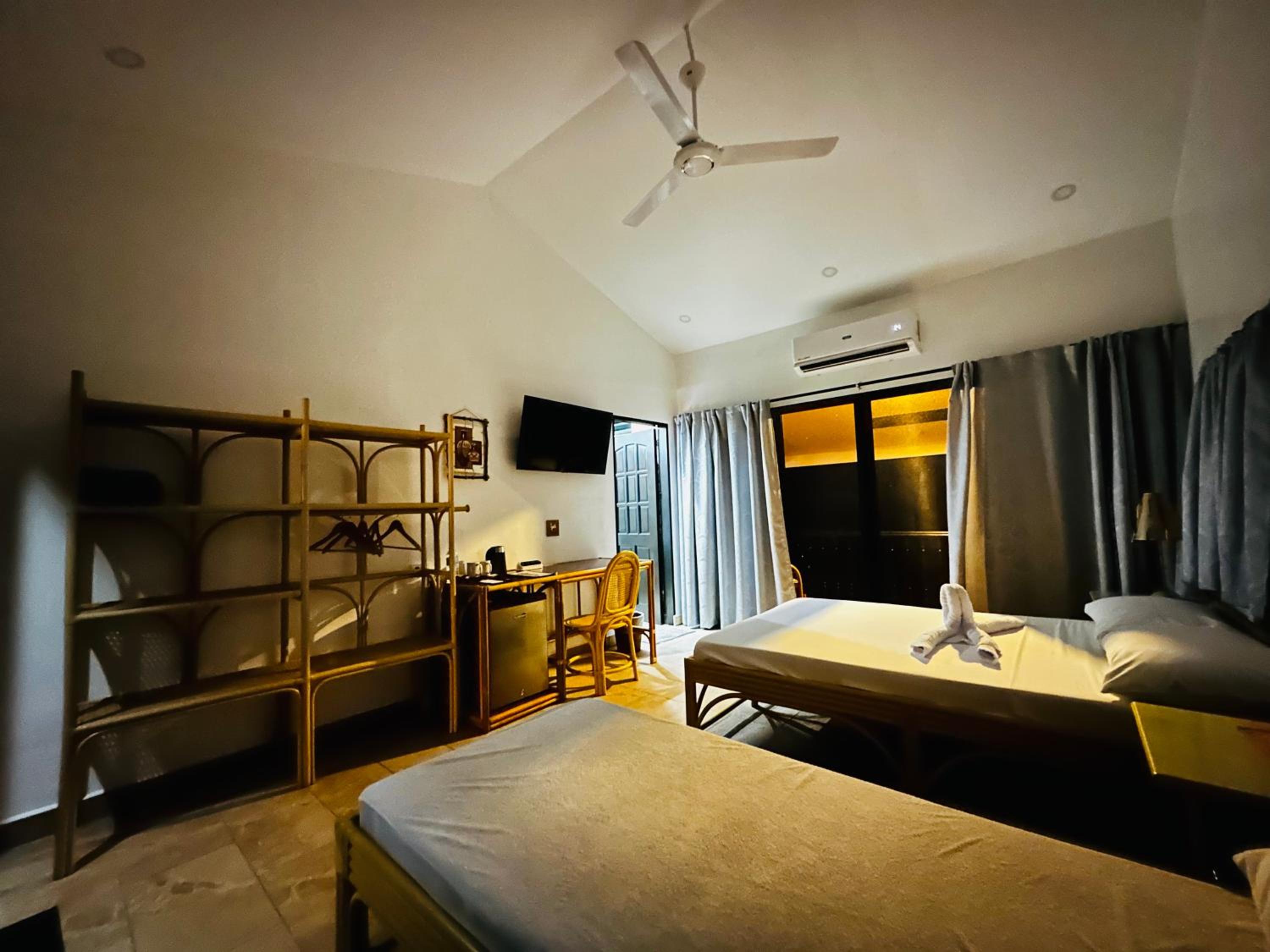 Deluxe Triple Room with Sea View photo 1