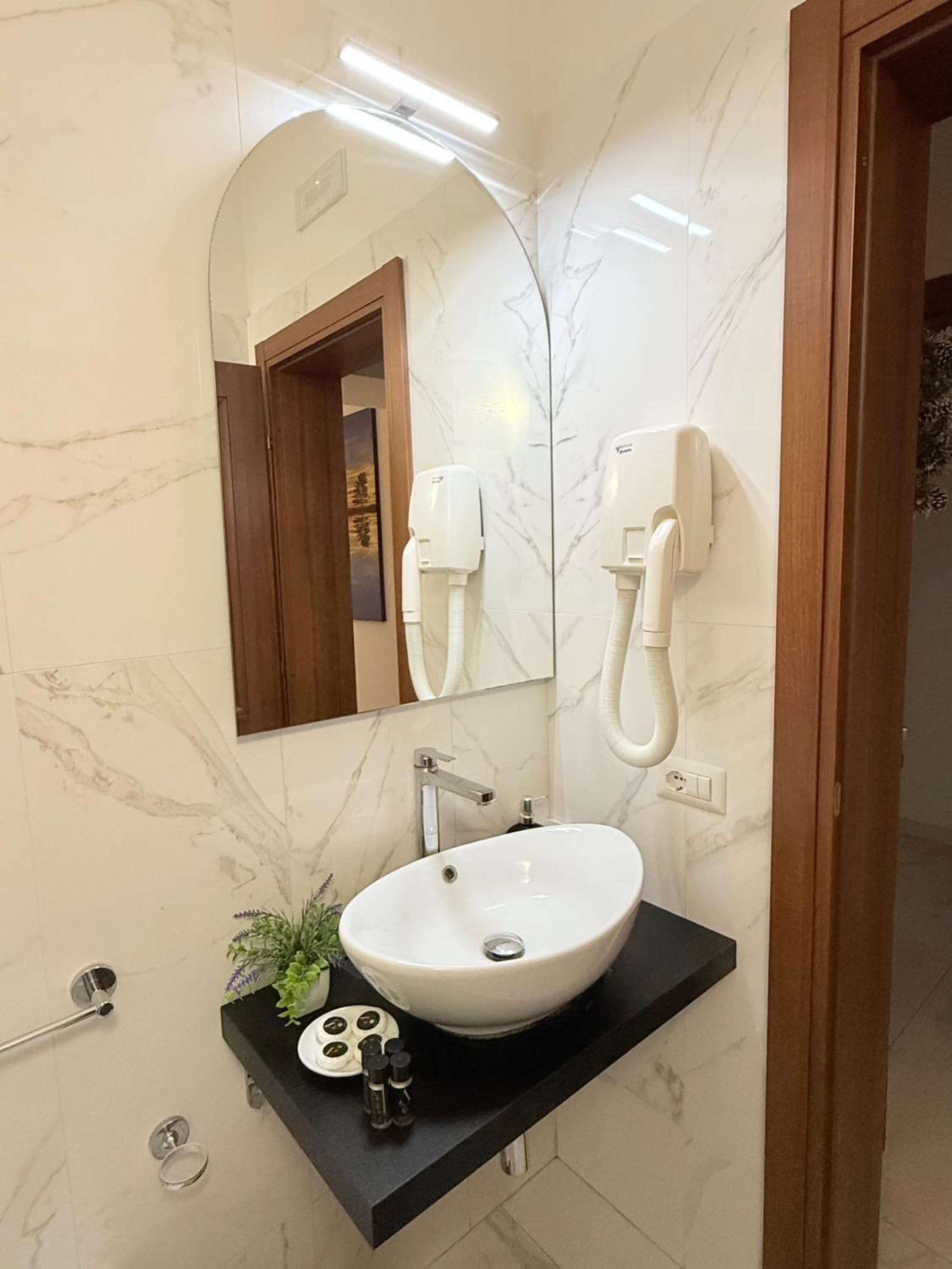 Deluxe Double Room with Balcony and Sea View photo 3