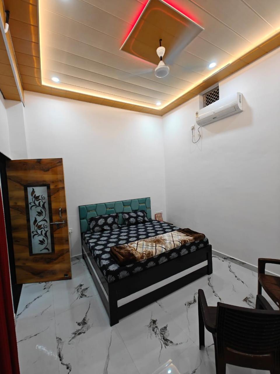 Deluxe Double Room (2 Adults + 1 Child) photo 1