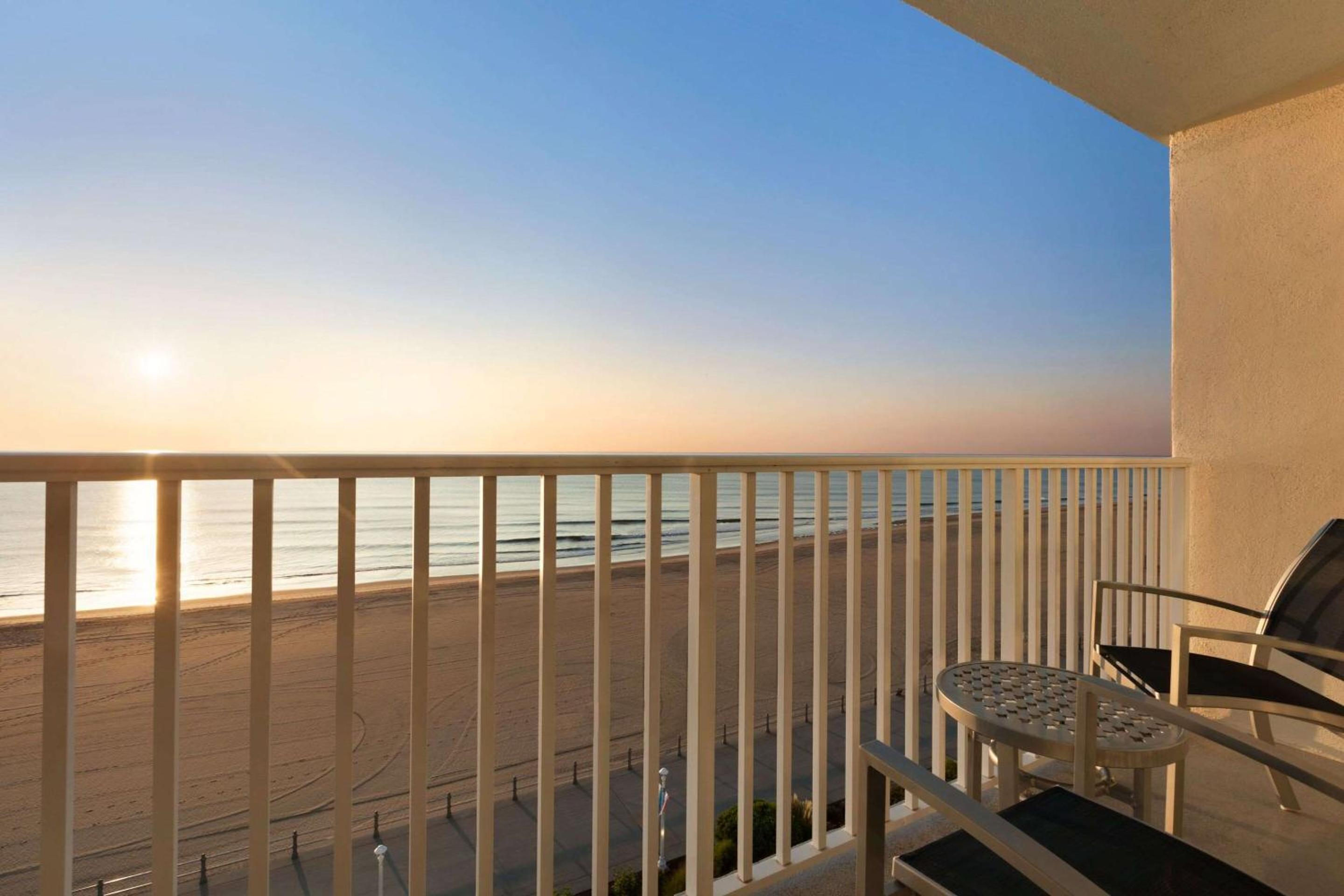King Room with Ocean Front - Non-Smoking - Photo 2