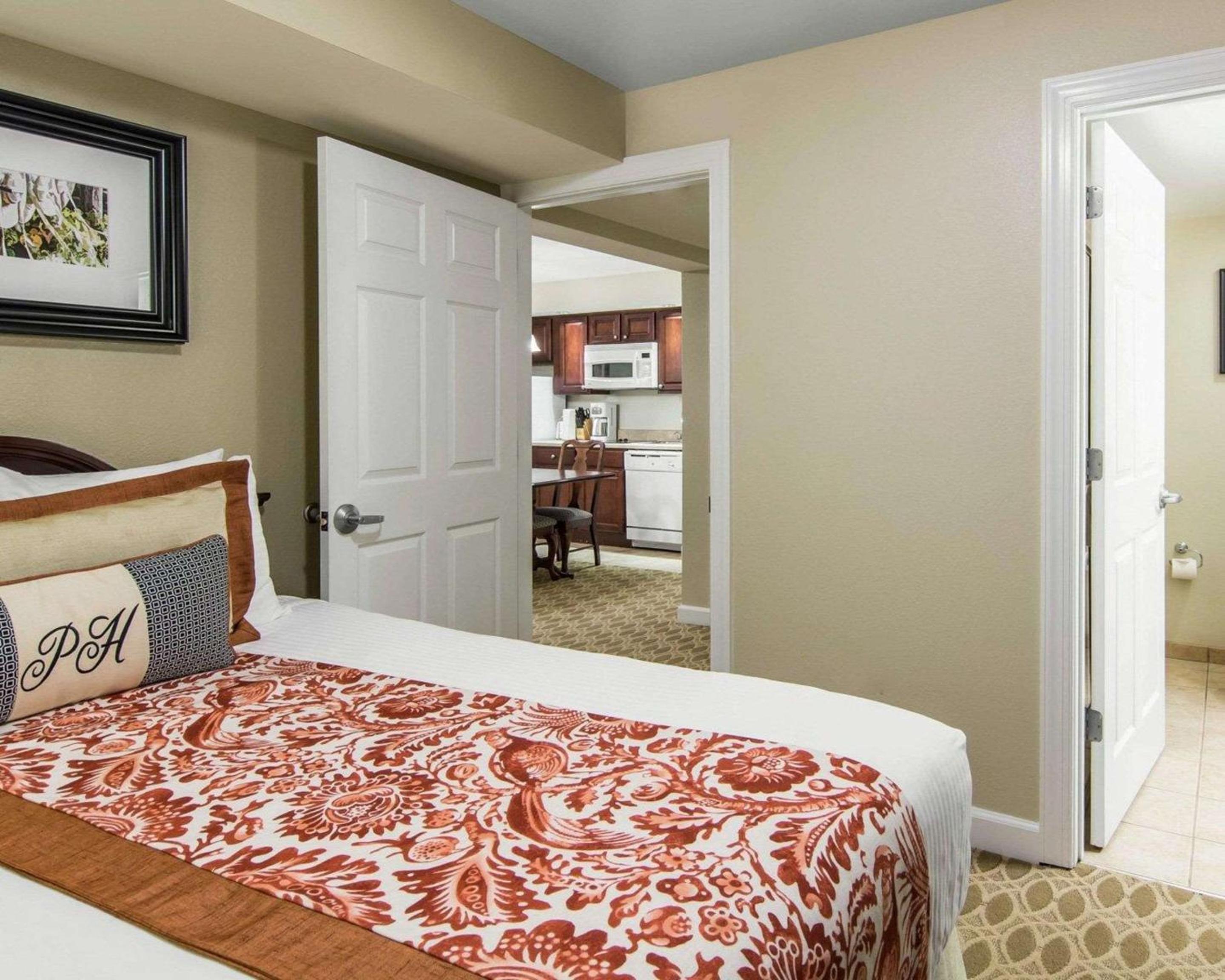 One-Bedroom Suite photo 2