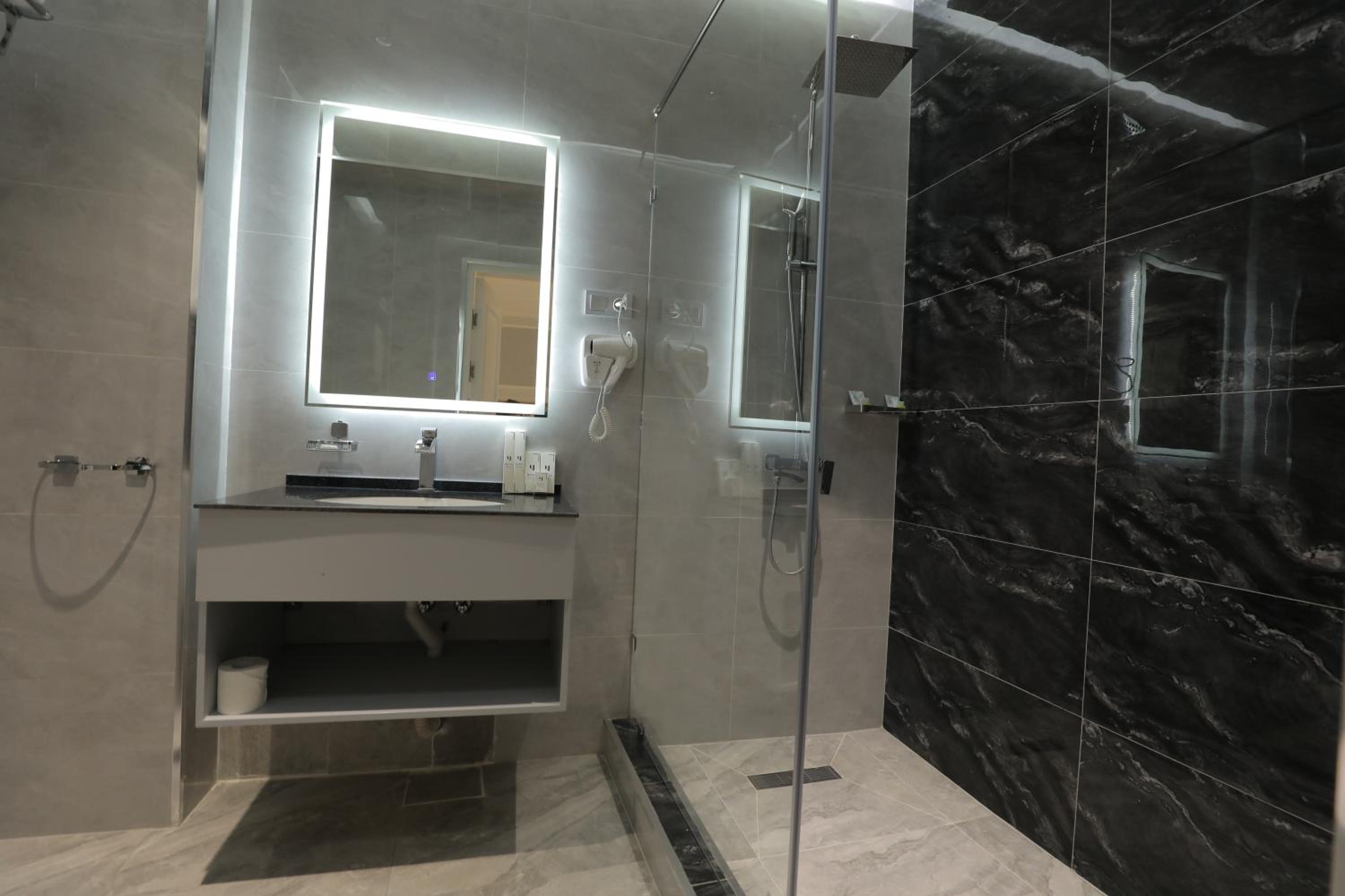 Standard Twin Room - Photo 7