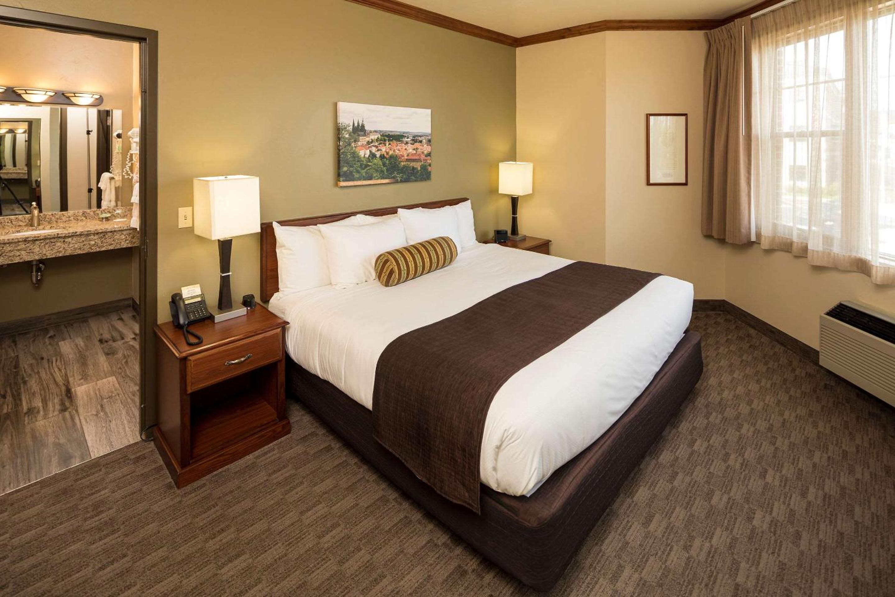 Superior King Suite - Non-Smoking - Photo 1