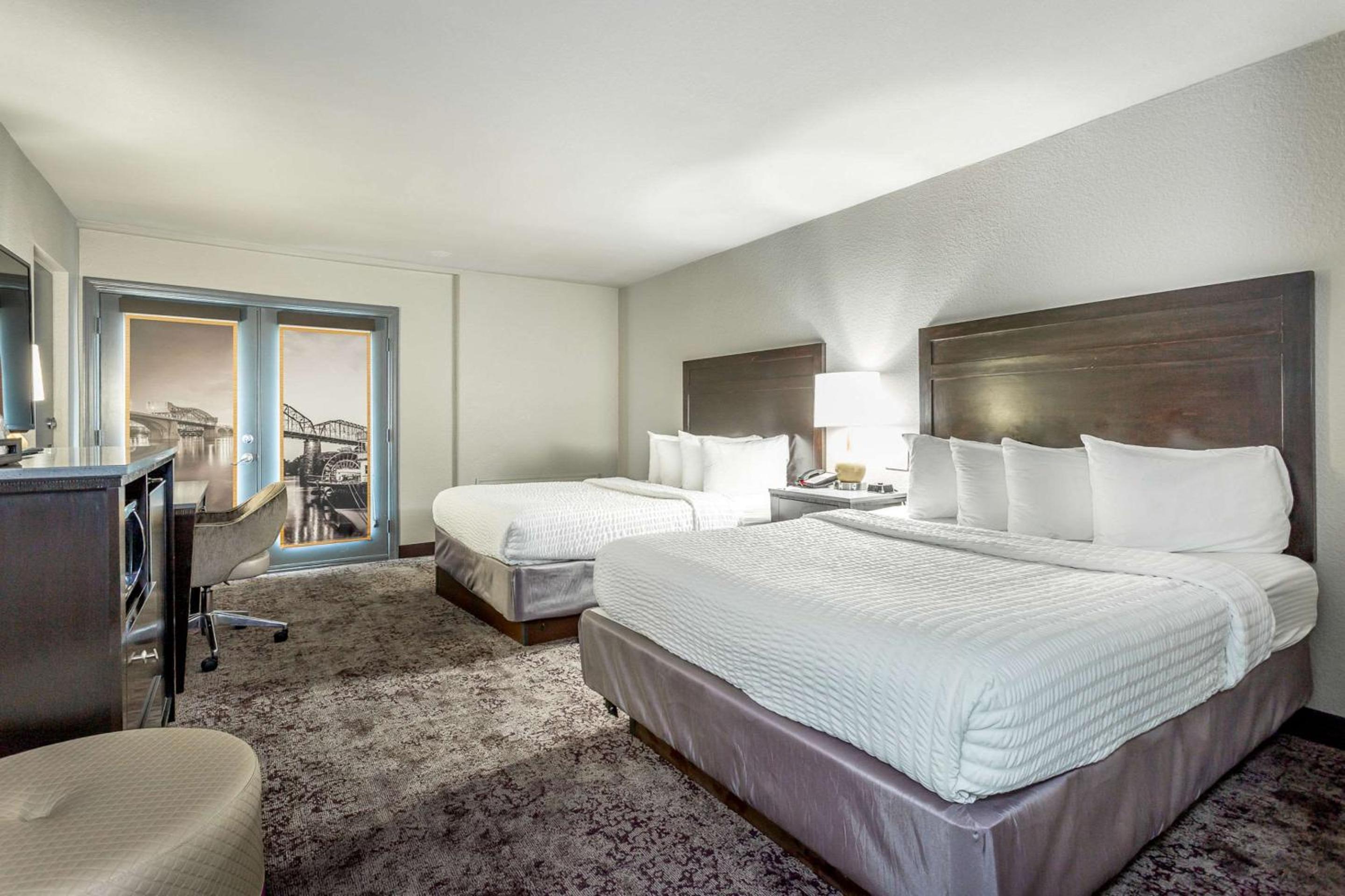 Queen Room With Two Queen Beds - Non-Smoking - Photo 1