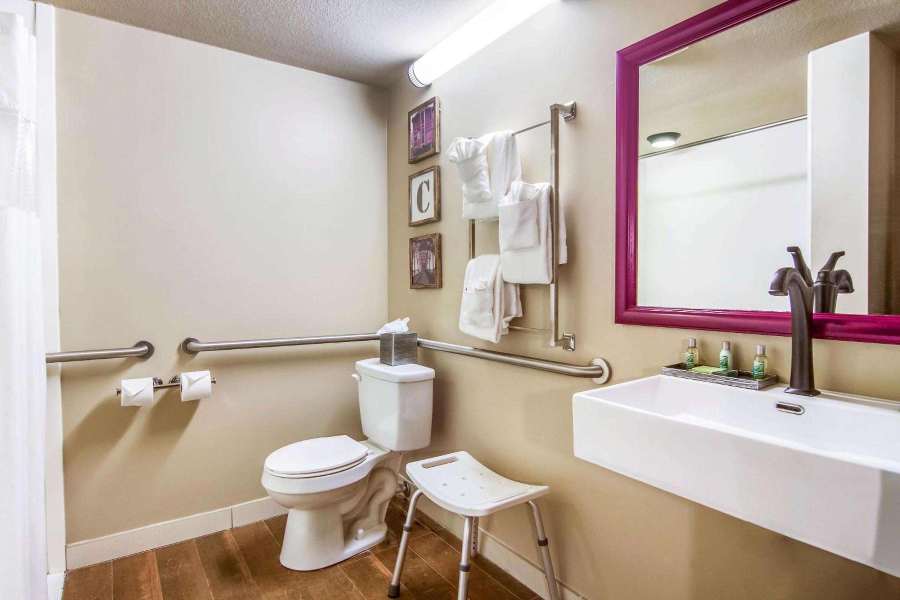 Queen Room With Two Queen Beds - Disability Access/Non-Smoking photo 2