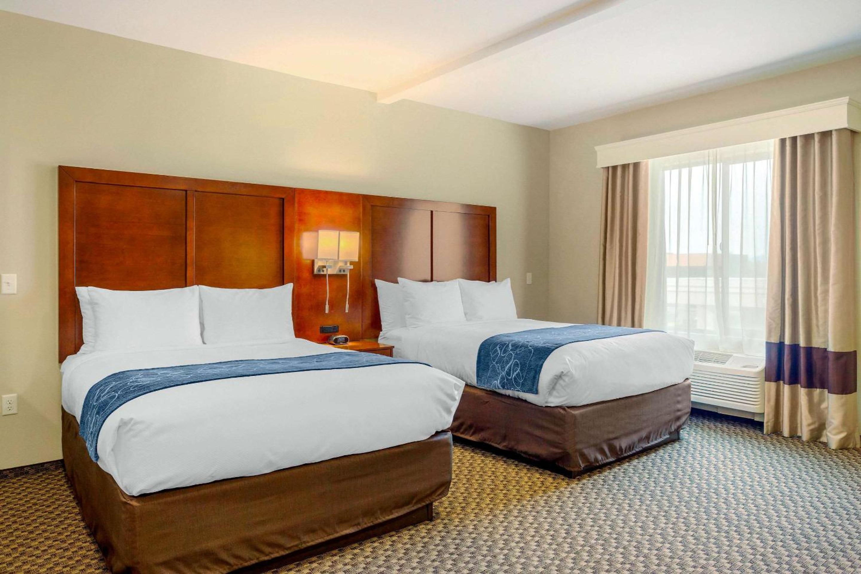 Queen Suite with Two Queen Beds - Accessible/Non-Smoking - Photo 1