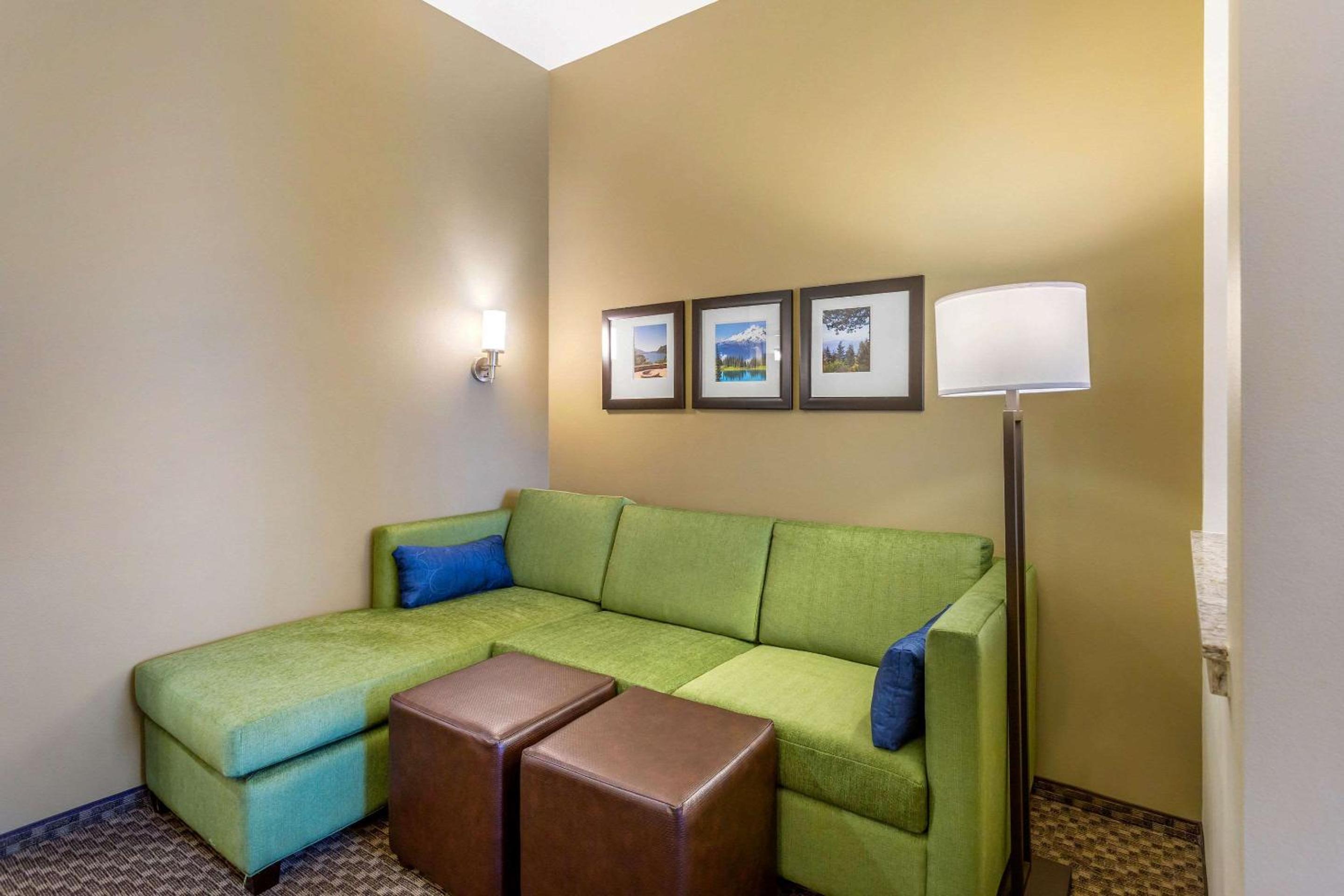 King Suite - Accessible/Non-Smoking - Photo 3