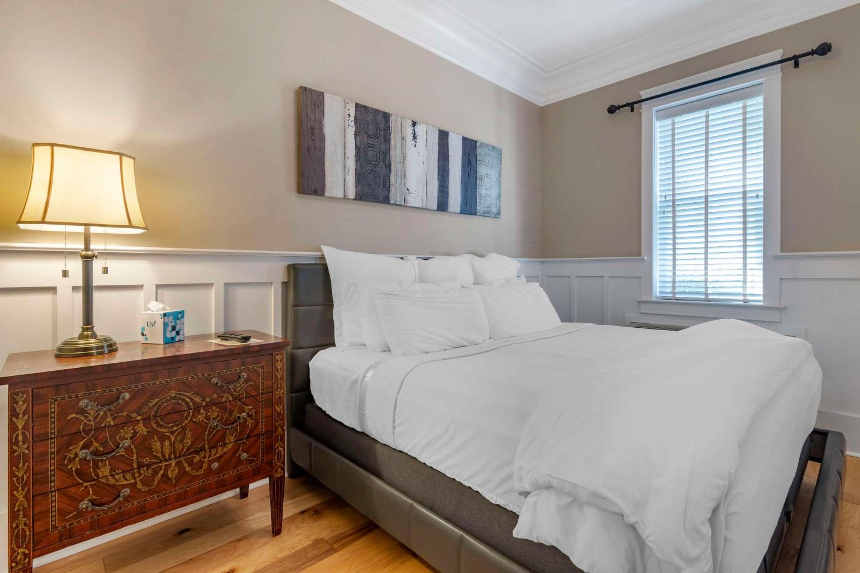 King Suite with Sofa Bed - Non-Smoking