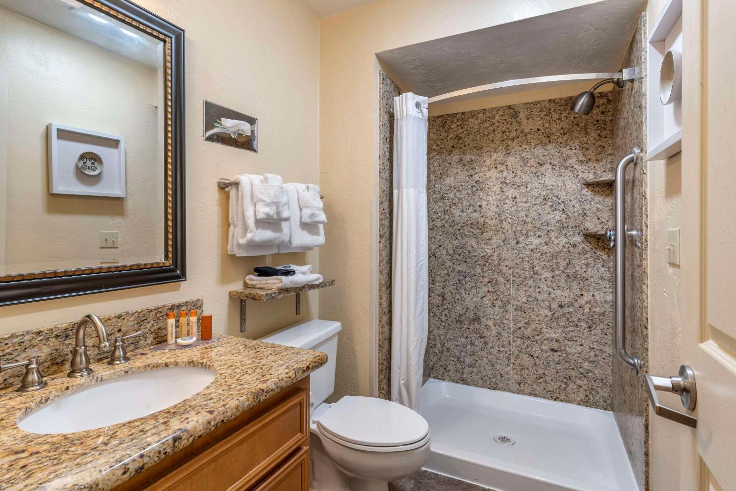 King Room with Spa Bath - Second Floor photo 2