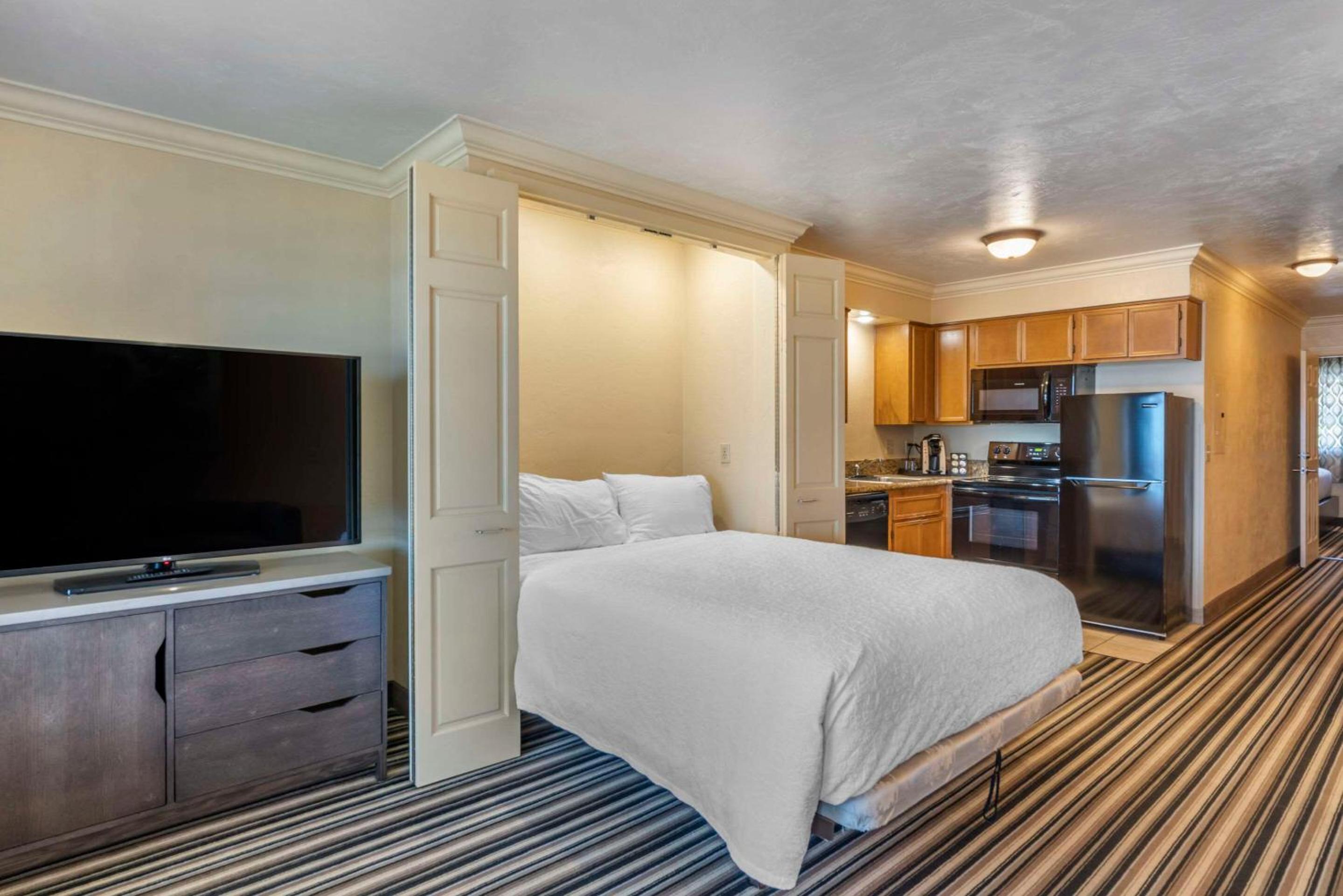 Efficiency Suite with One King and One Queen Beds - Non Smoking
