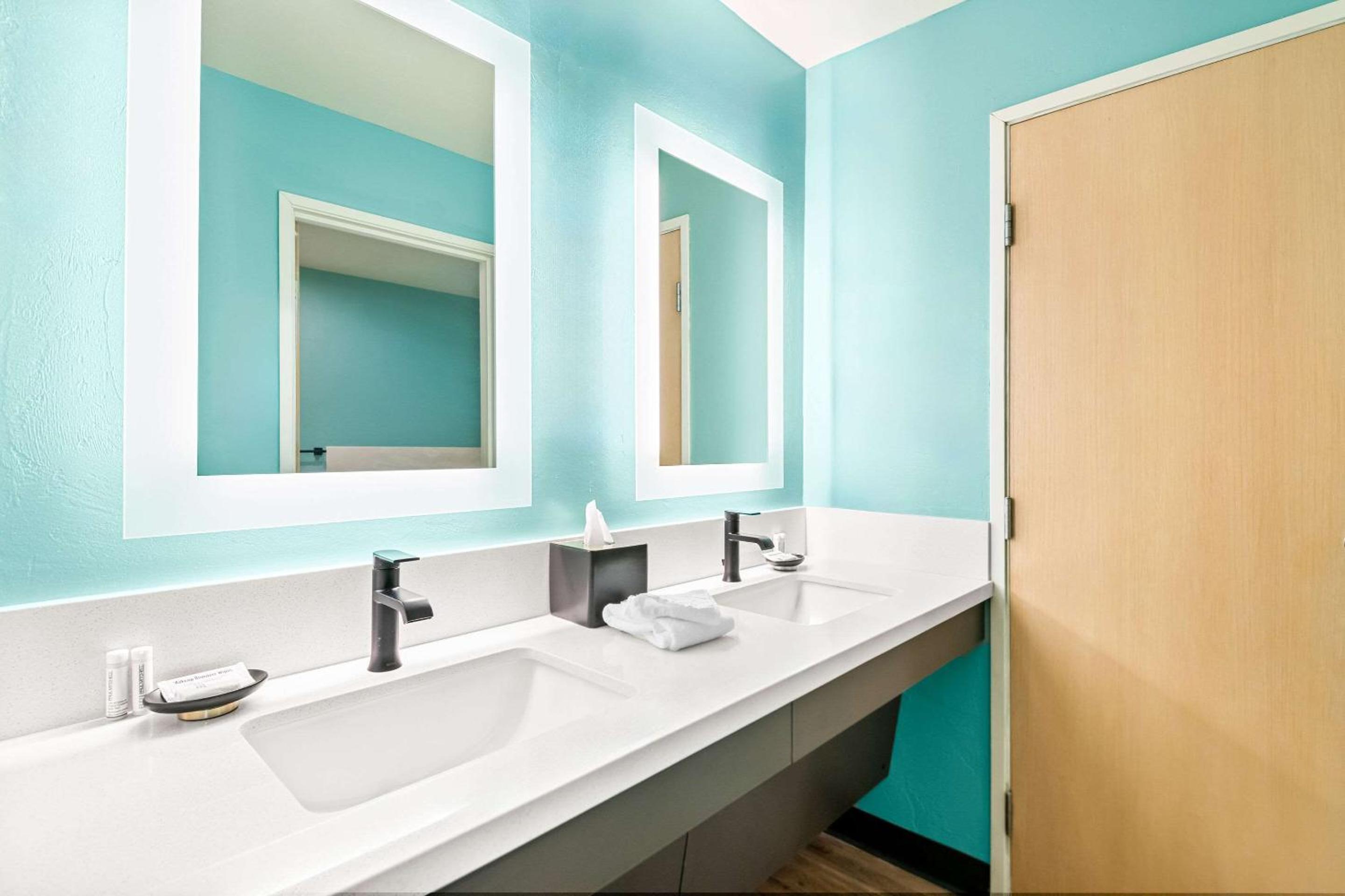 One Room Suite - Non Smoking/Pet Friendly - Photo 1