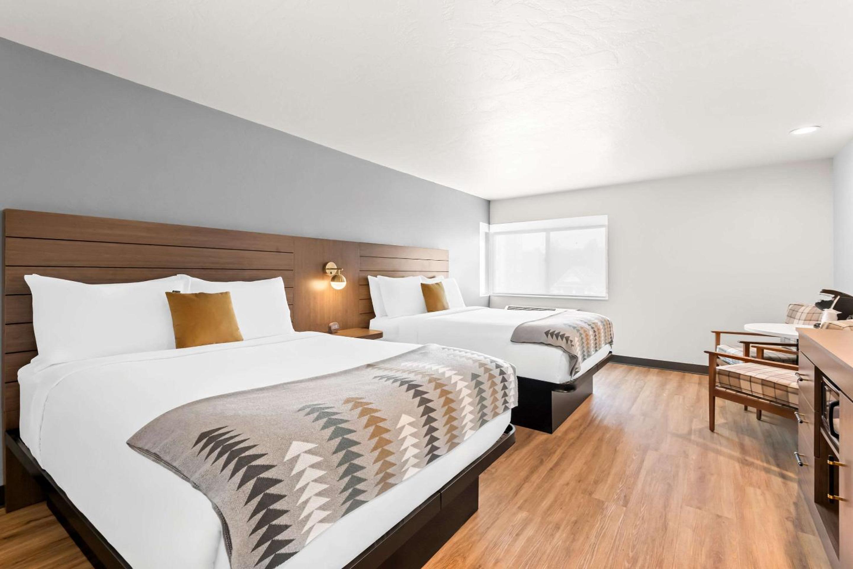Quadruple Room with Two Queen Beds - Non Smoking/Pet Friendly - Photo 1
