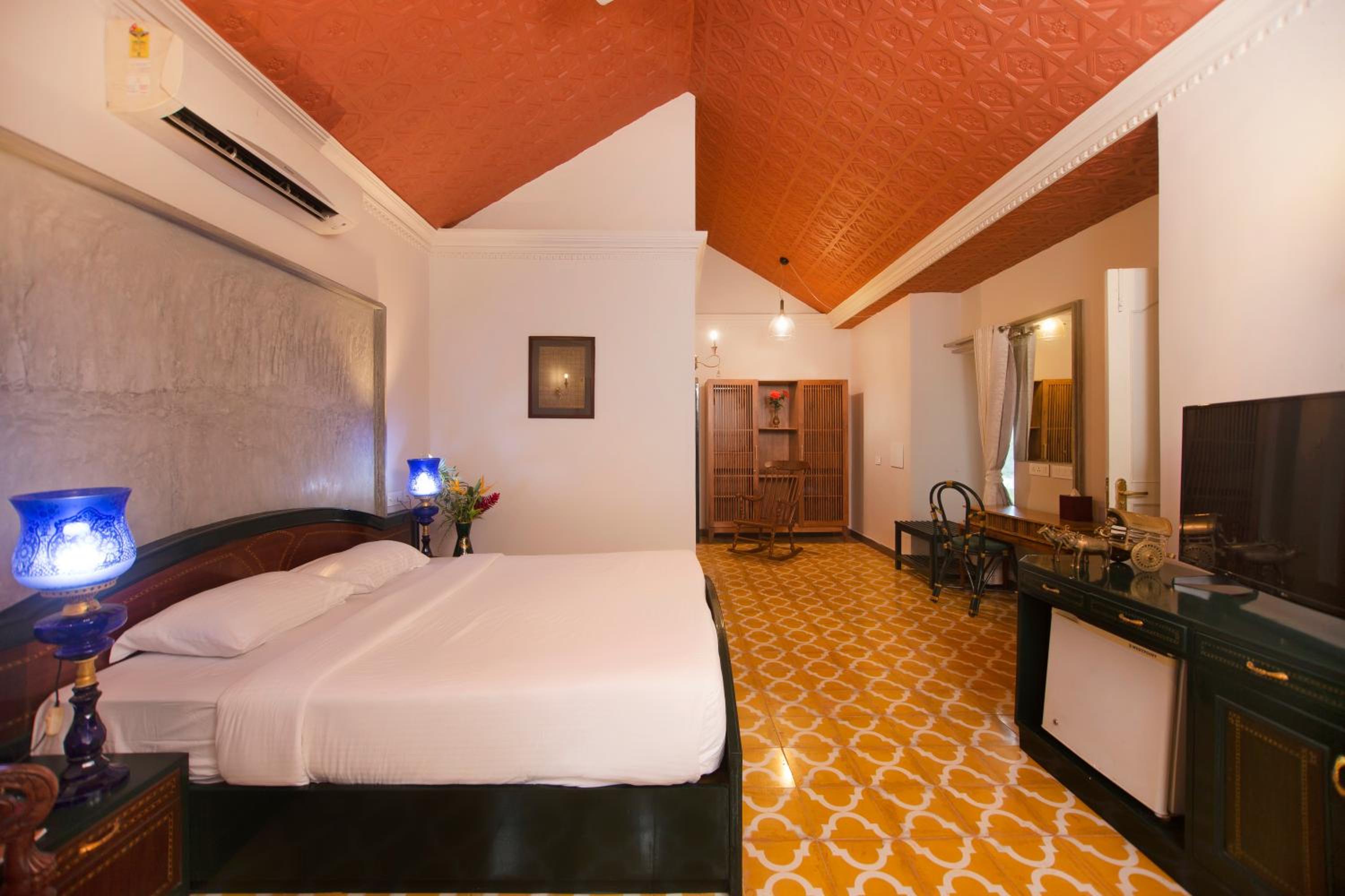 Two-Bedroom Suite - Photo 7