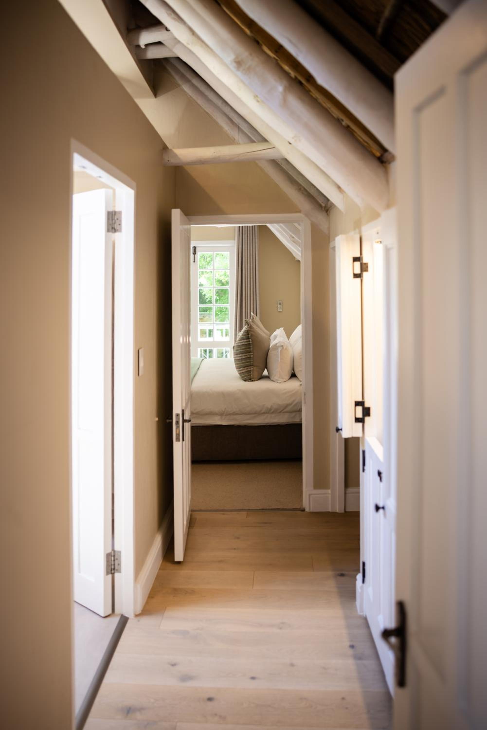 Deluxe Double Room with Balcony - Photo 5
