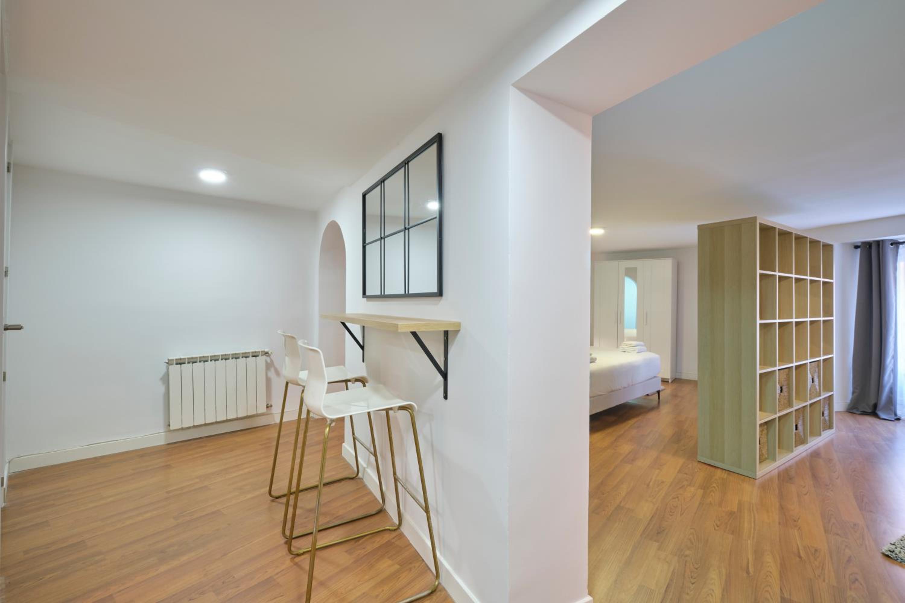 One-Bedroom Apartment photo 3