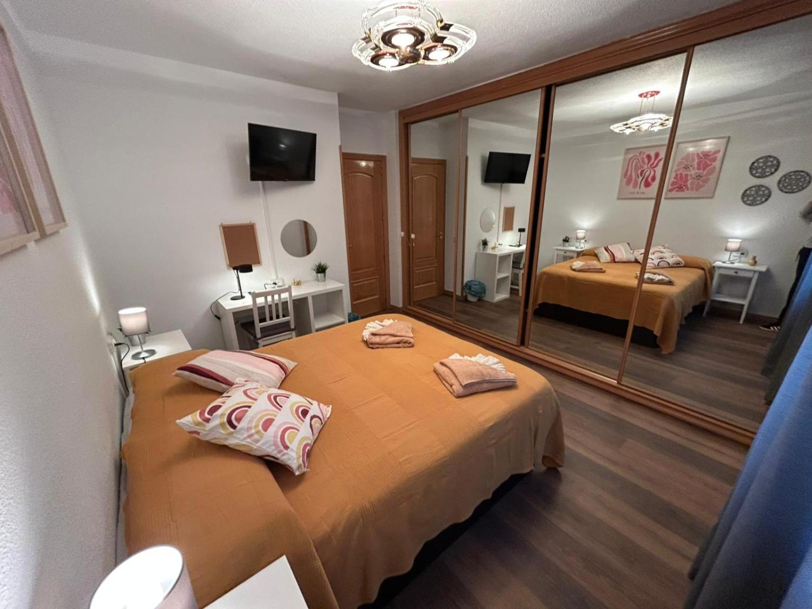 Double Room with Shared Bathroom photo 3