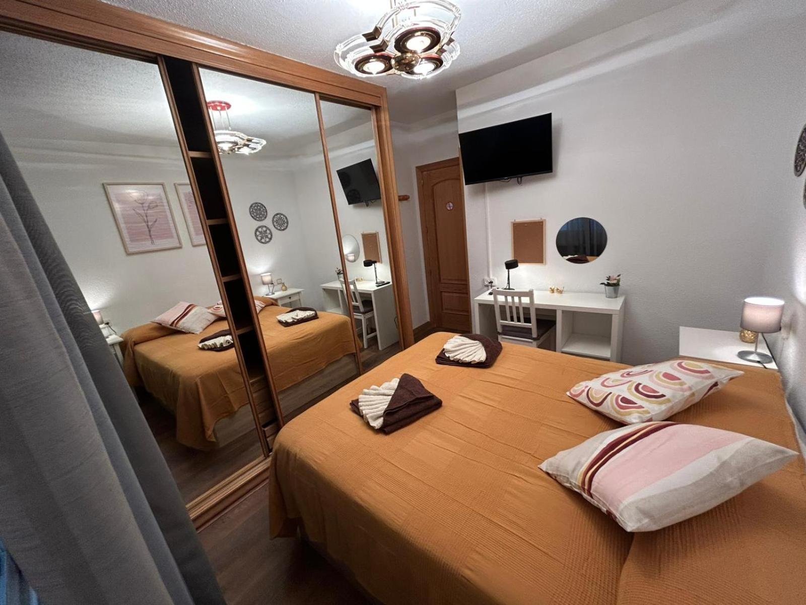 Standard Double Room with Shared Bathroom photo 3