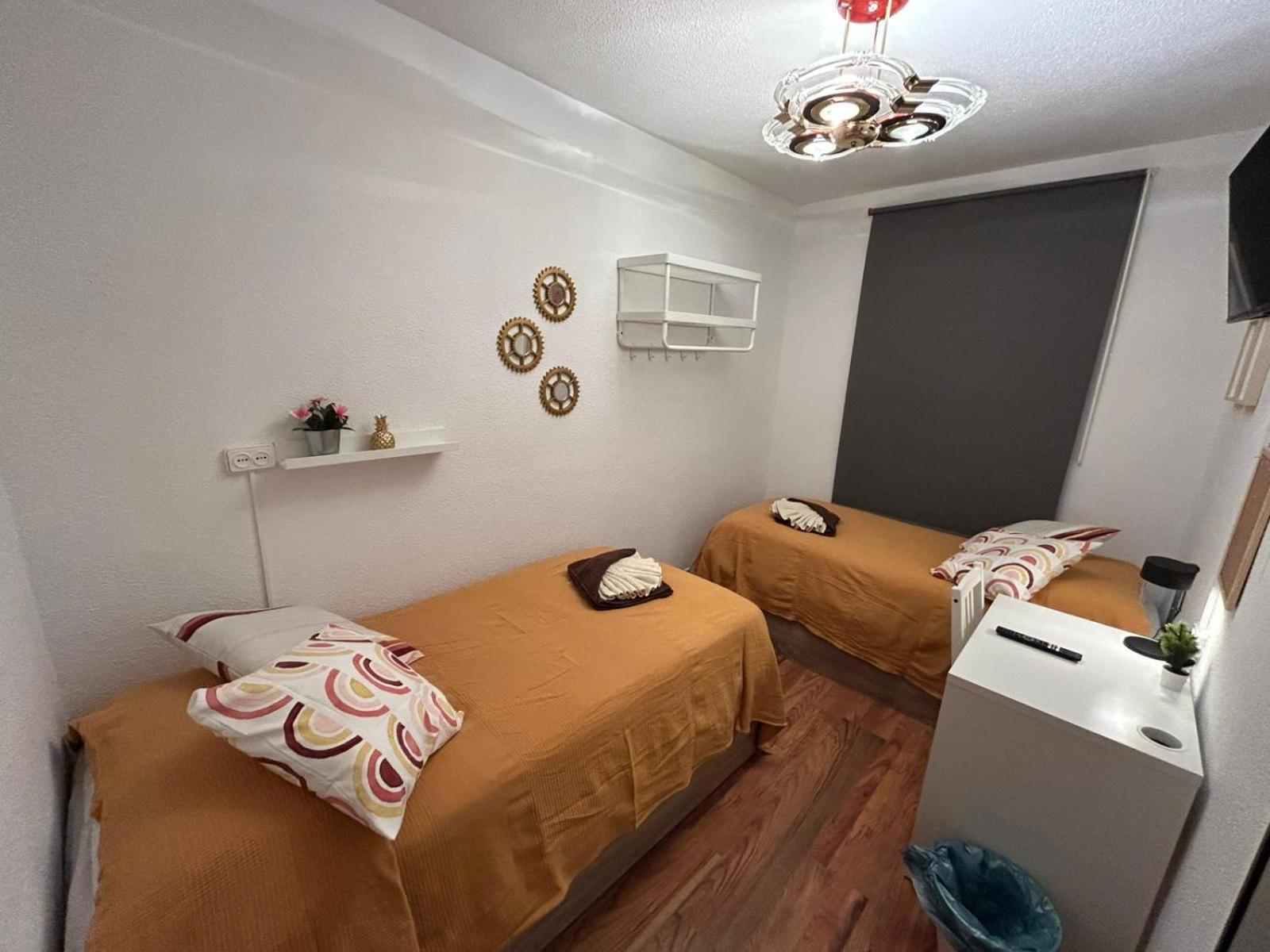 Twin Room with Shared Bathroom photo 3