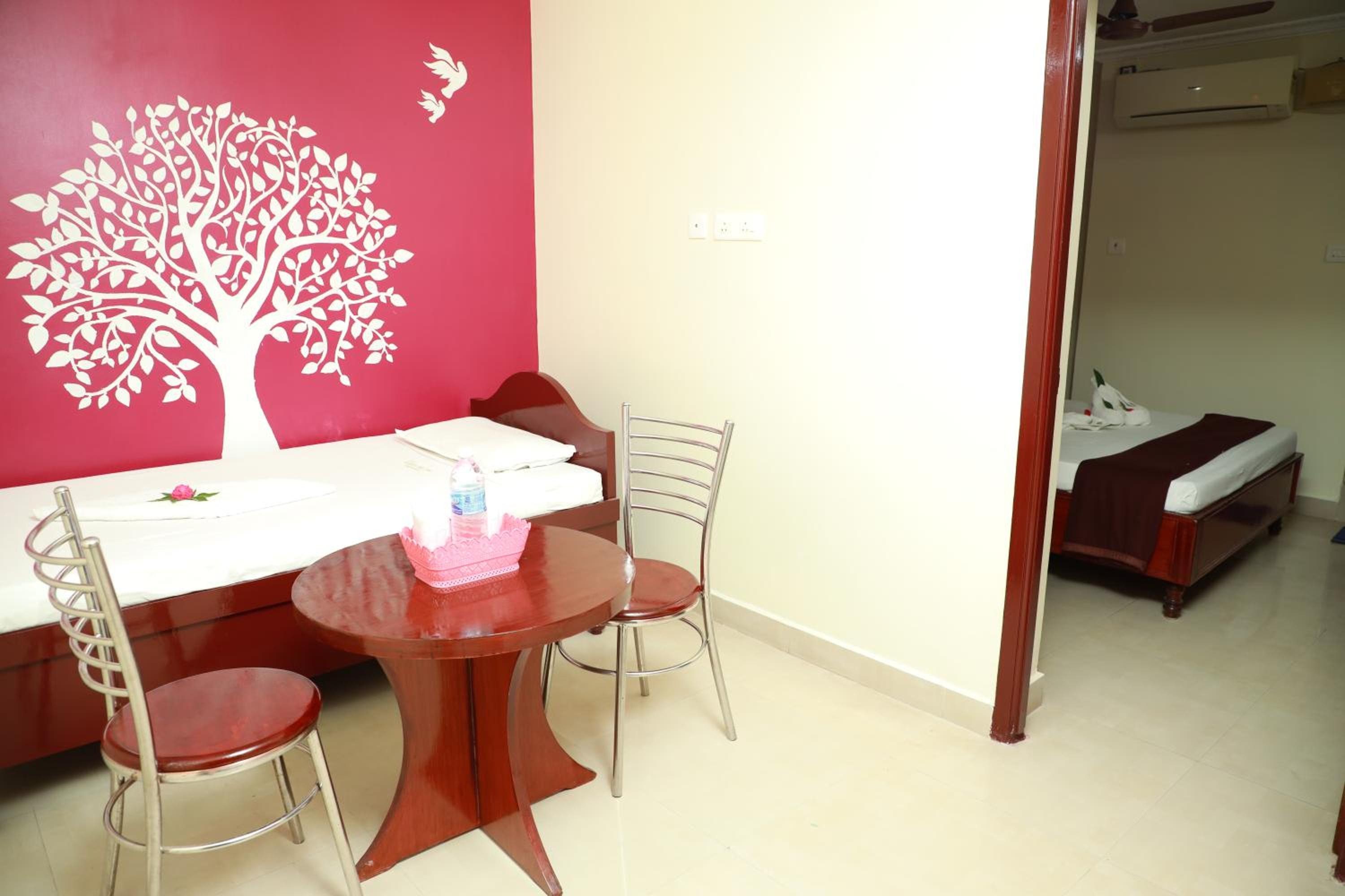 Suite - Photo 2