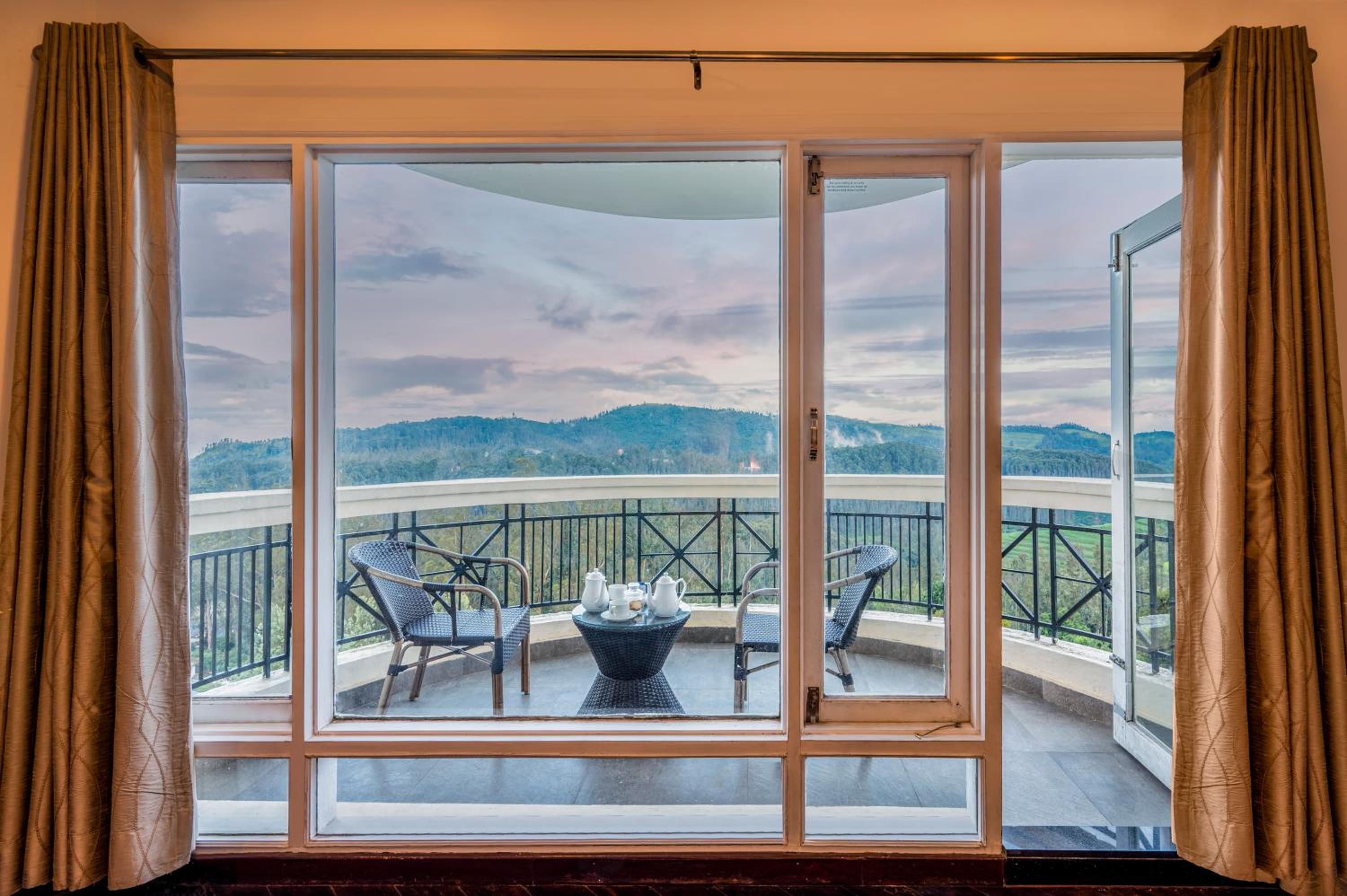 Valley View Premier Room with Balcony - Photo 3