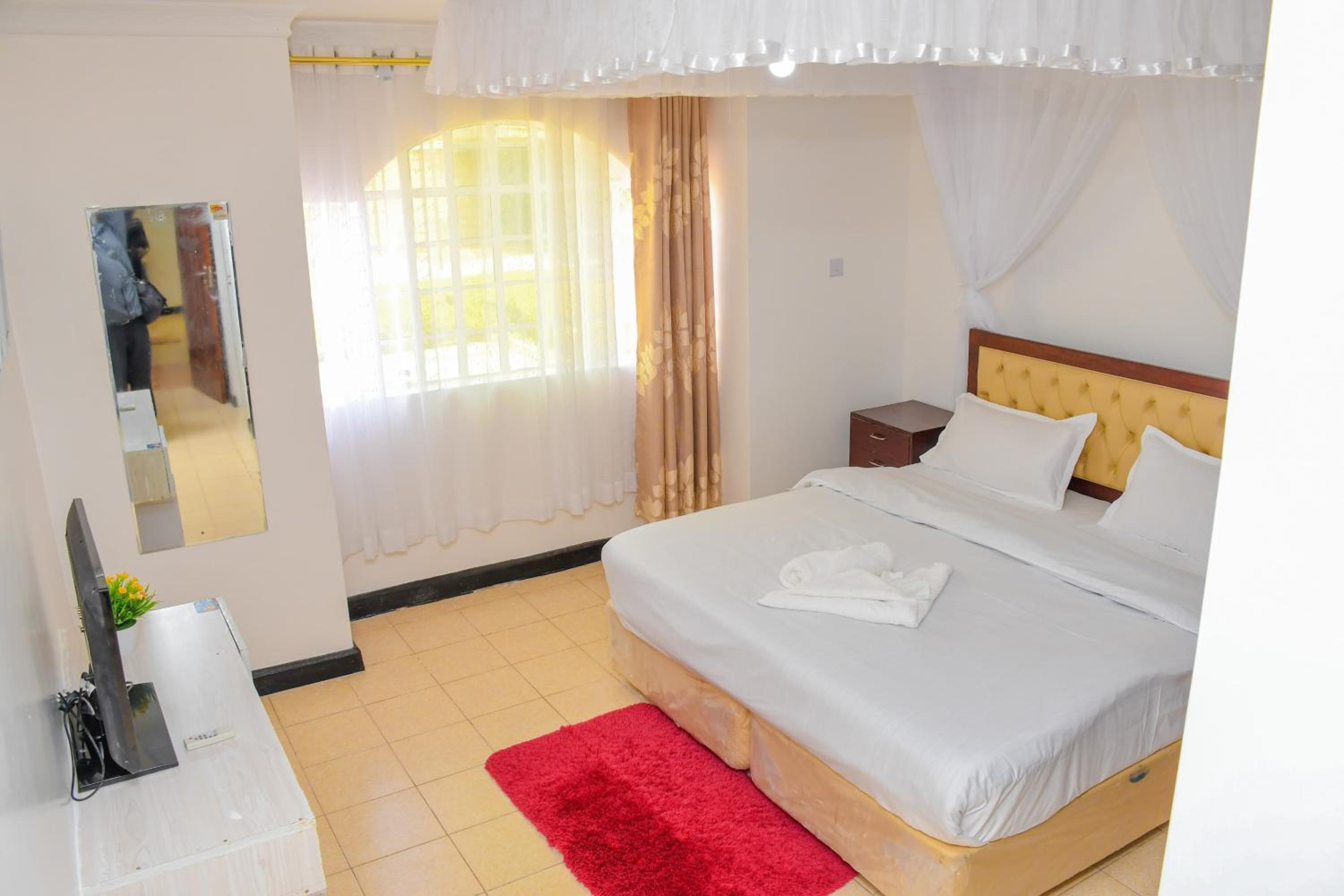 Four-Bedroom House photo 2