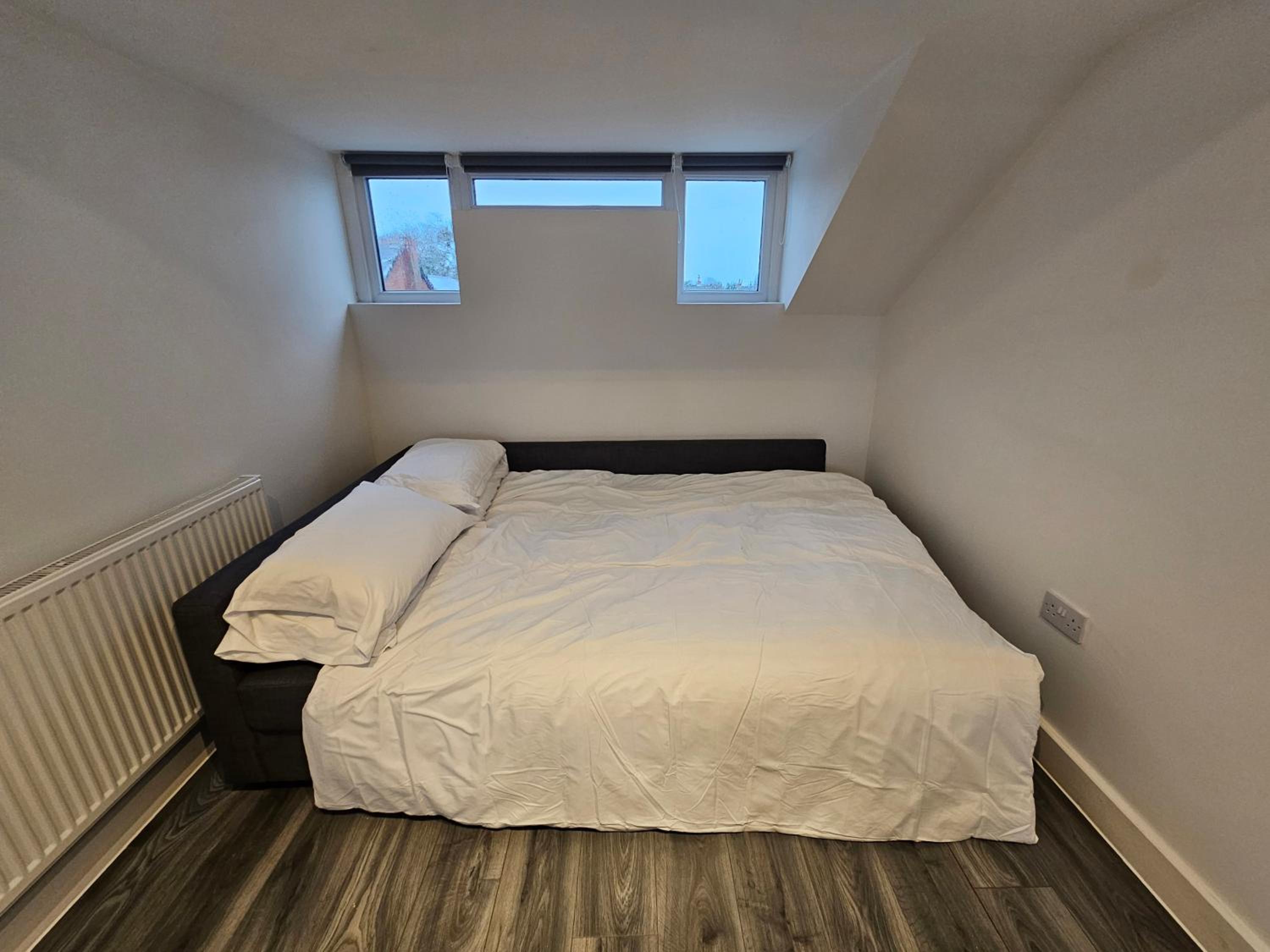One-Bedroom Apartment photo 2