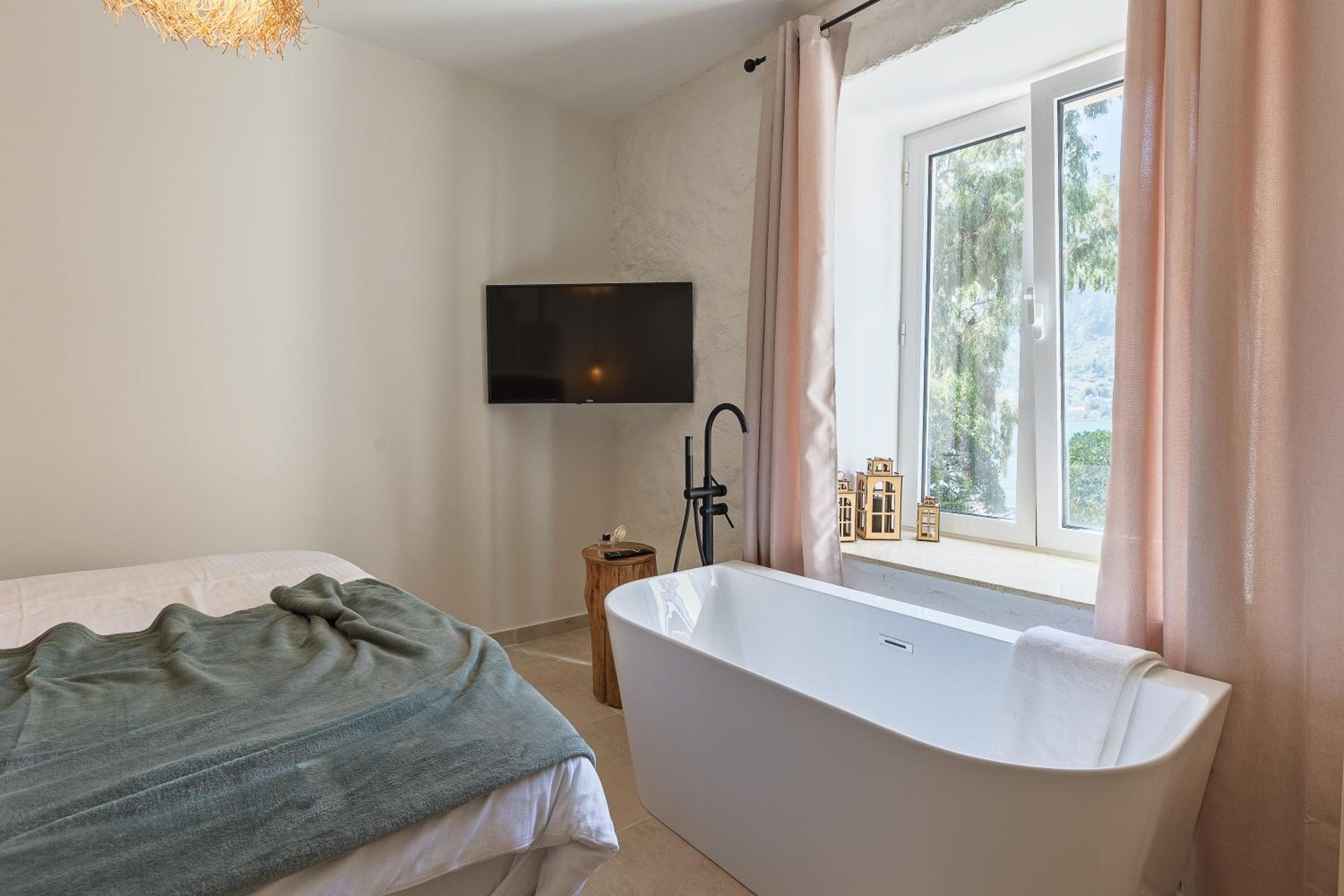 Premium Quadruple Room