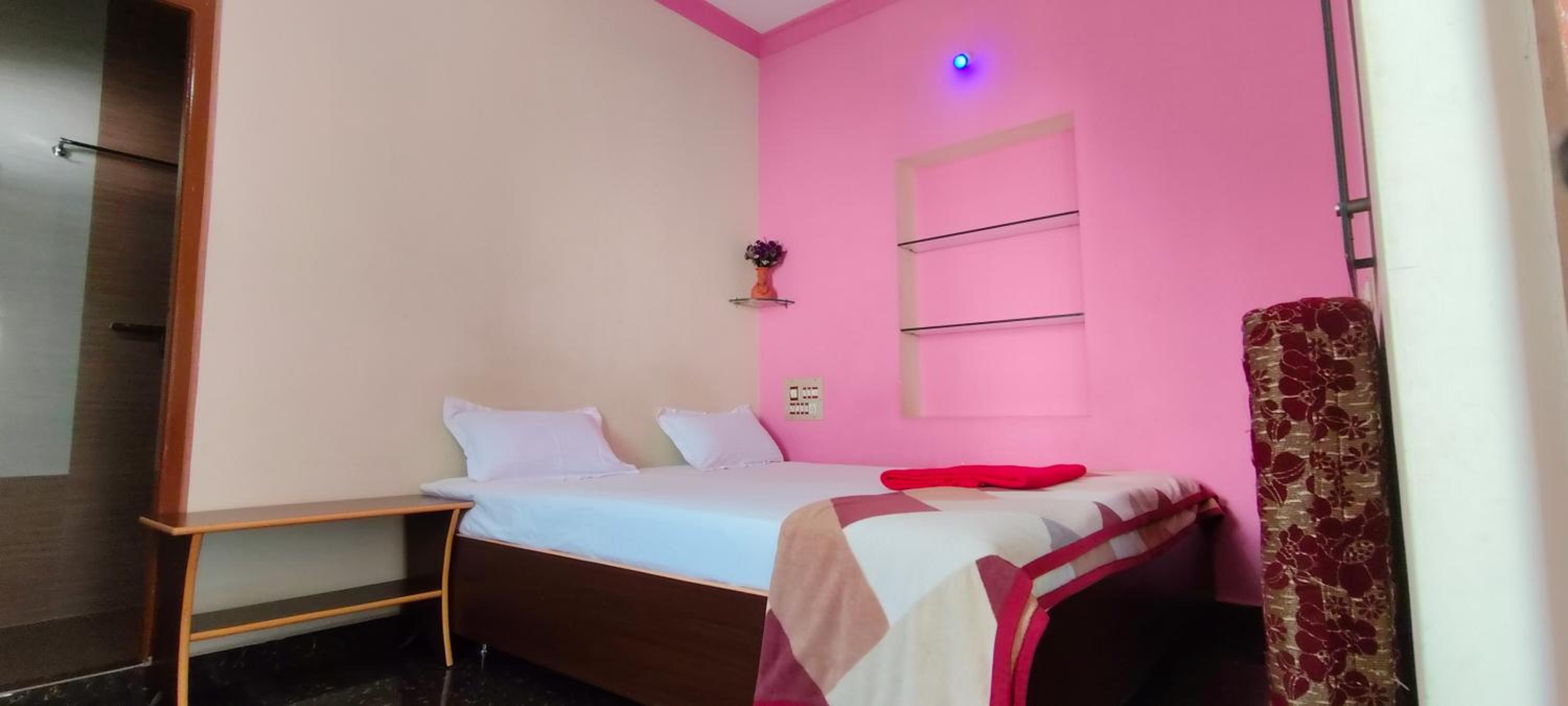 Deluxe Double Room with Balcony - Photo 27