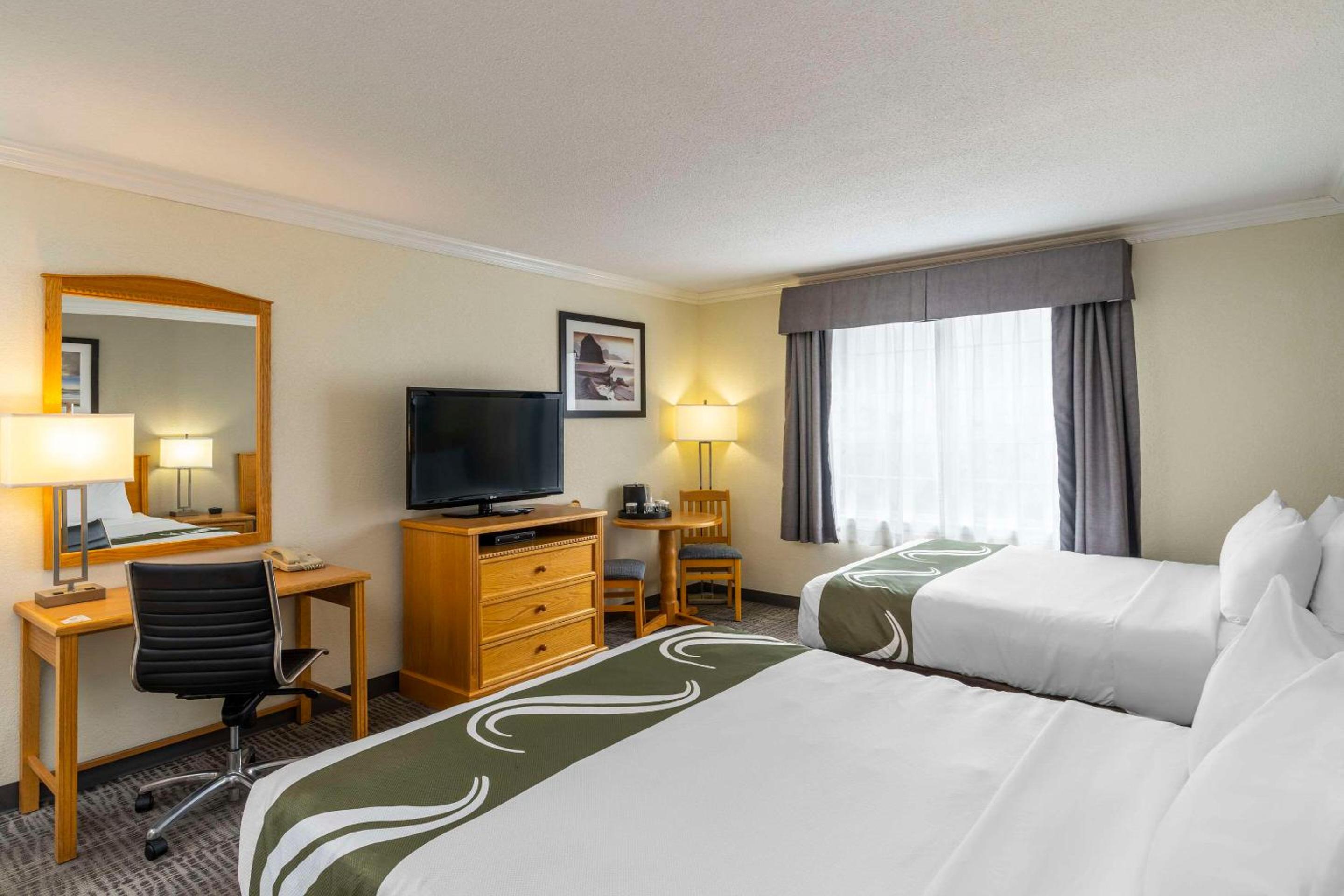 Queen Room With Two Queen Beds With Kitchenette - Non-Smoking photo 1