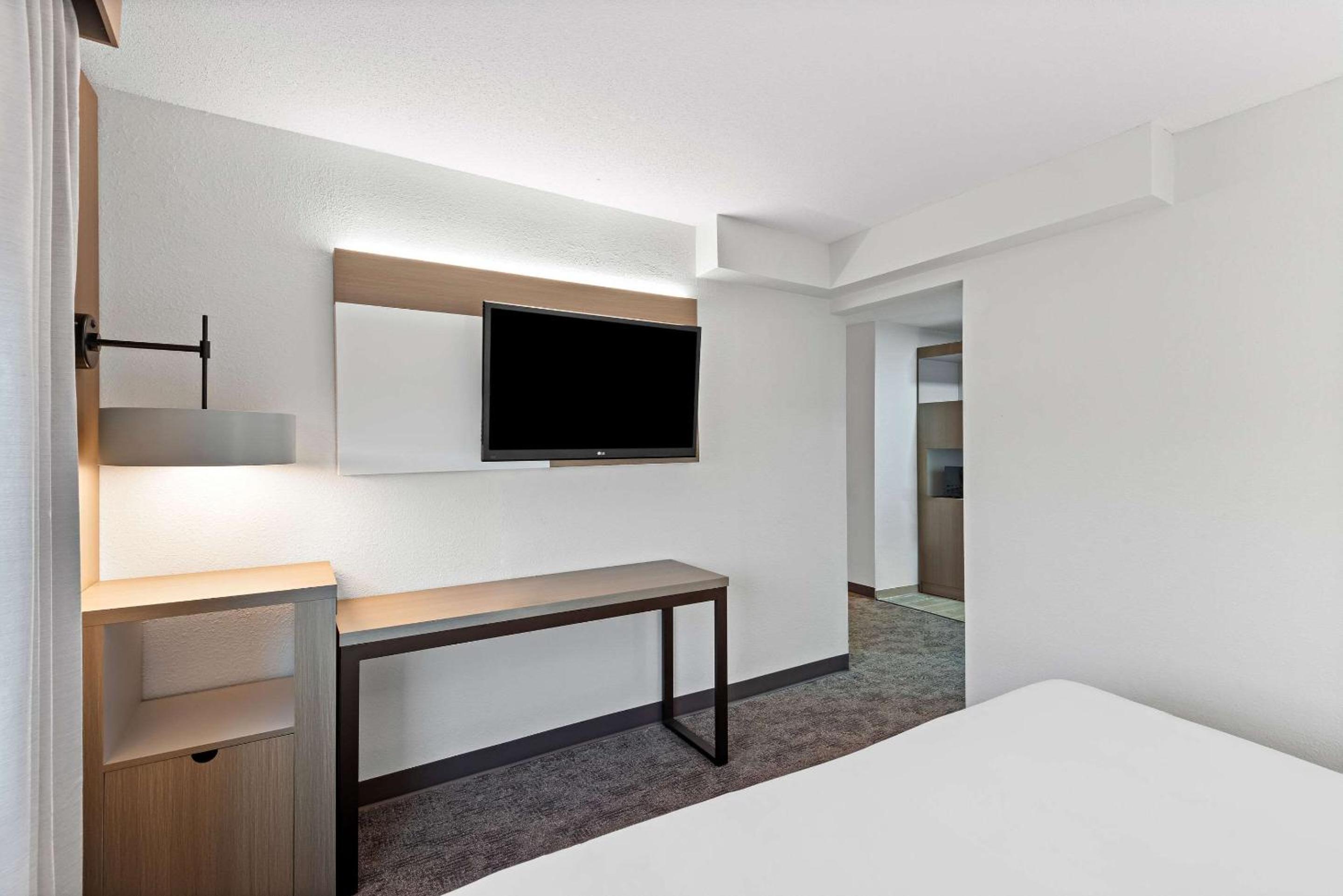 Executive King Room - Photo 6