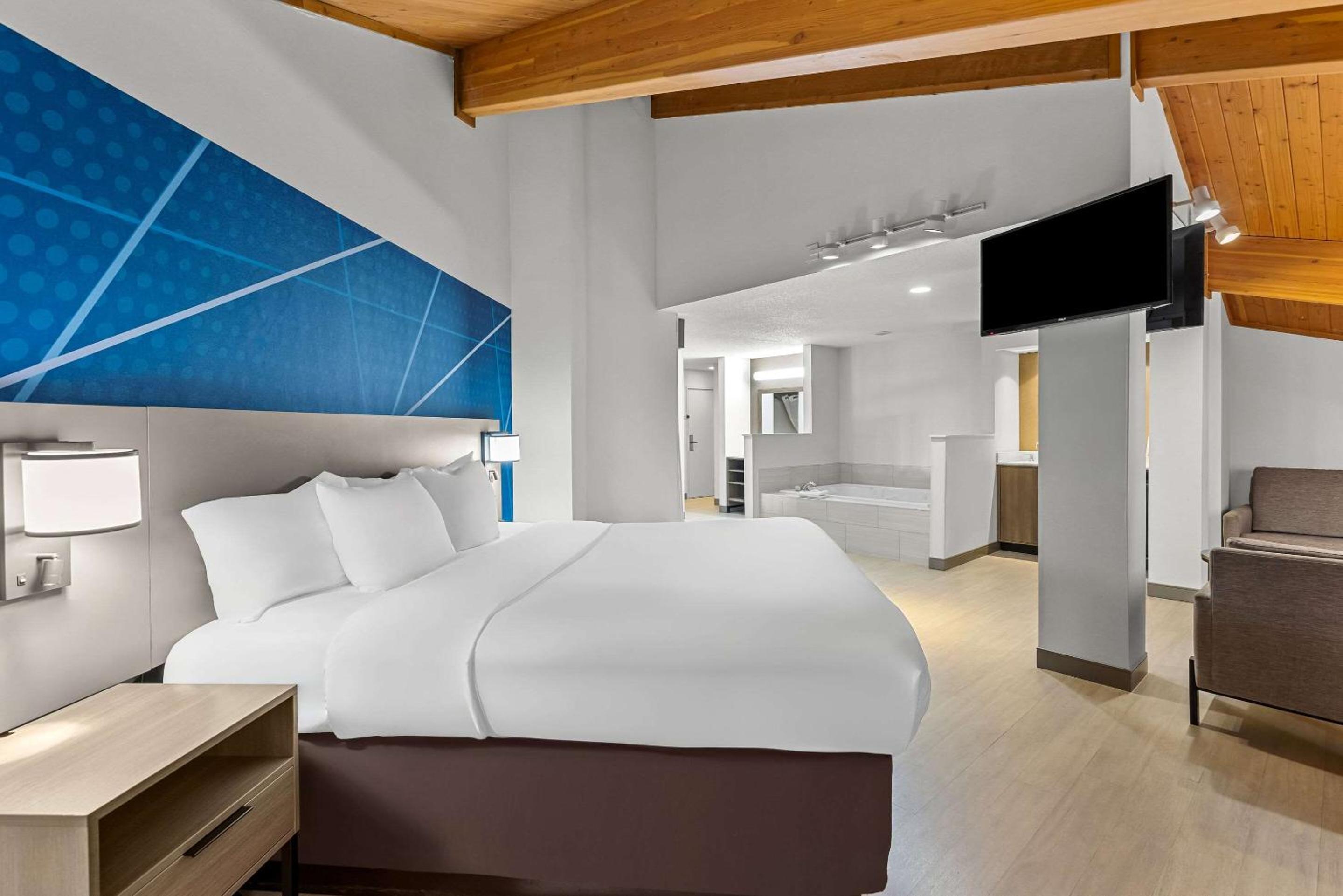 King Room - Non-Smoking - Photo 1