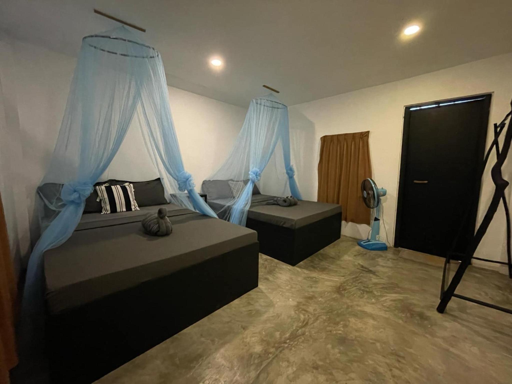 Twin Room with Bathroom photo 2