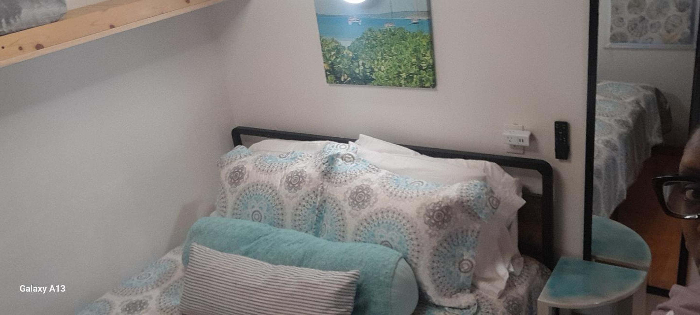 Queen Room photo 2
